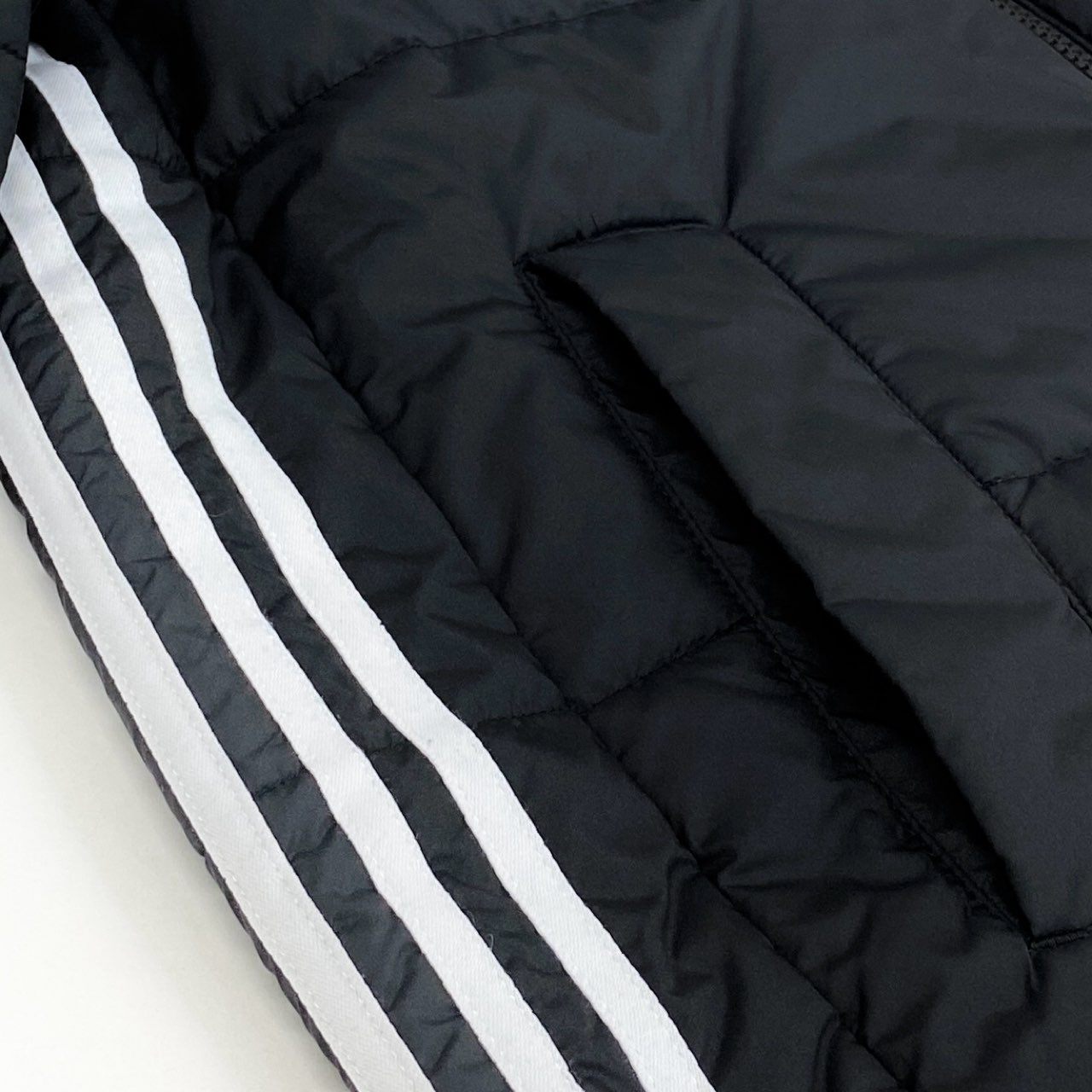 35i9 adidas アディダス Short Puffer Jacket ショート 中綿ジャケット トレフォイルロゴ GK8554 Mサイズ ブラック レディースk02i
