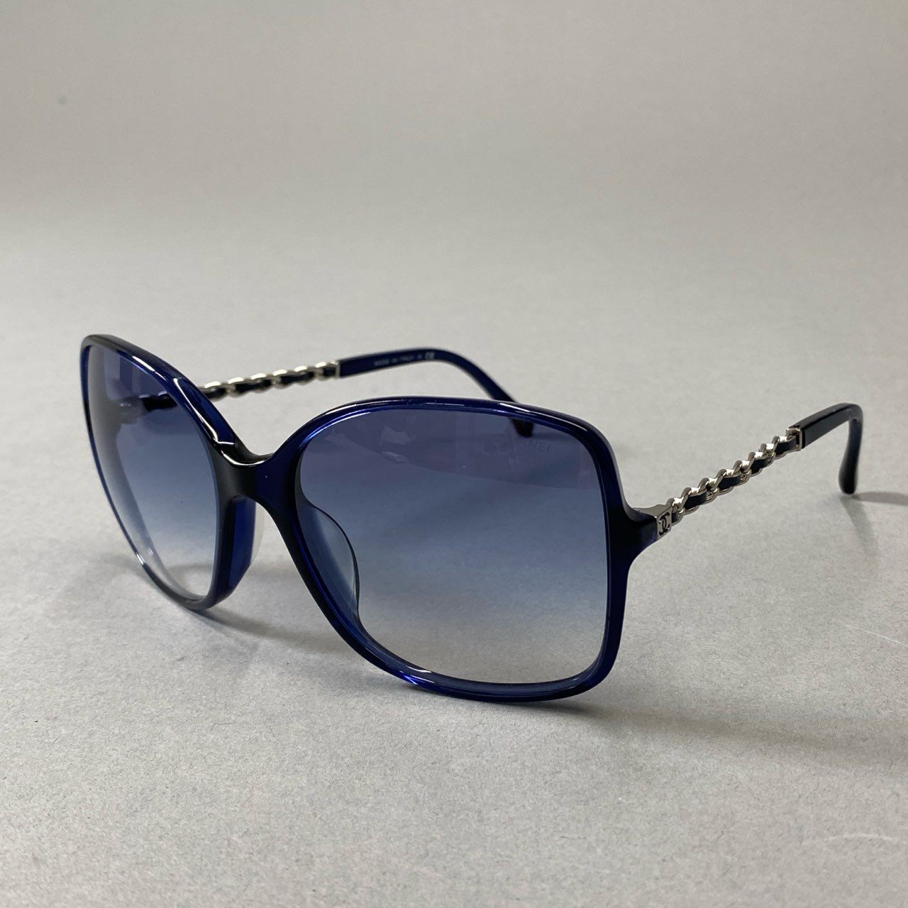 j3 《美品》 CHANEL シャネル チェーンテンプル グラデーションサングラス 5210-Q-A 57□17 ダークネイビー ココマーク 眼鏡 メガネ アイウェア ケース付きt18r