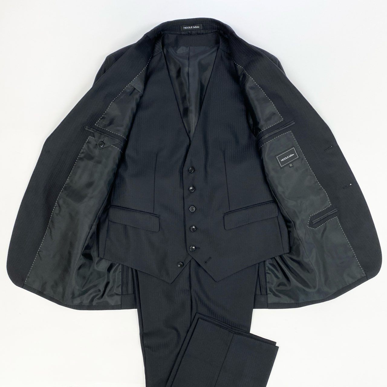 4k7 《美品》 NICOLE Selection ニコルセレクション セットアップスーツ 3ピース スリーピース ストライプ柄 シングル 2B ビジネス フォーマル メンズ 紳士服 52 ブラックo07t
