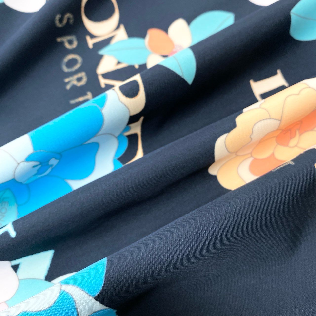 31b6 【極美品】LEONARD SPORT レオナール スポーツ ロングスリーブジャケット 美しい花柄プリント フード収納可 ロゴ 総柄 0555150 40サイズ ブラック ポリエステル100％ レディース 女性用u02t