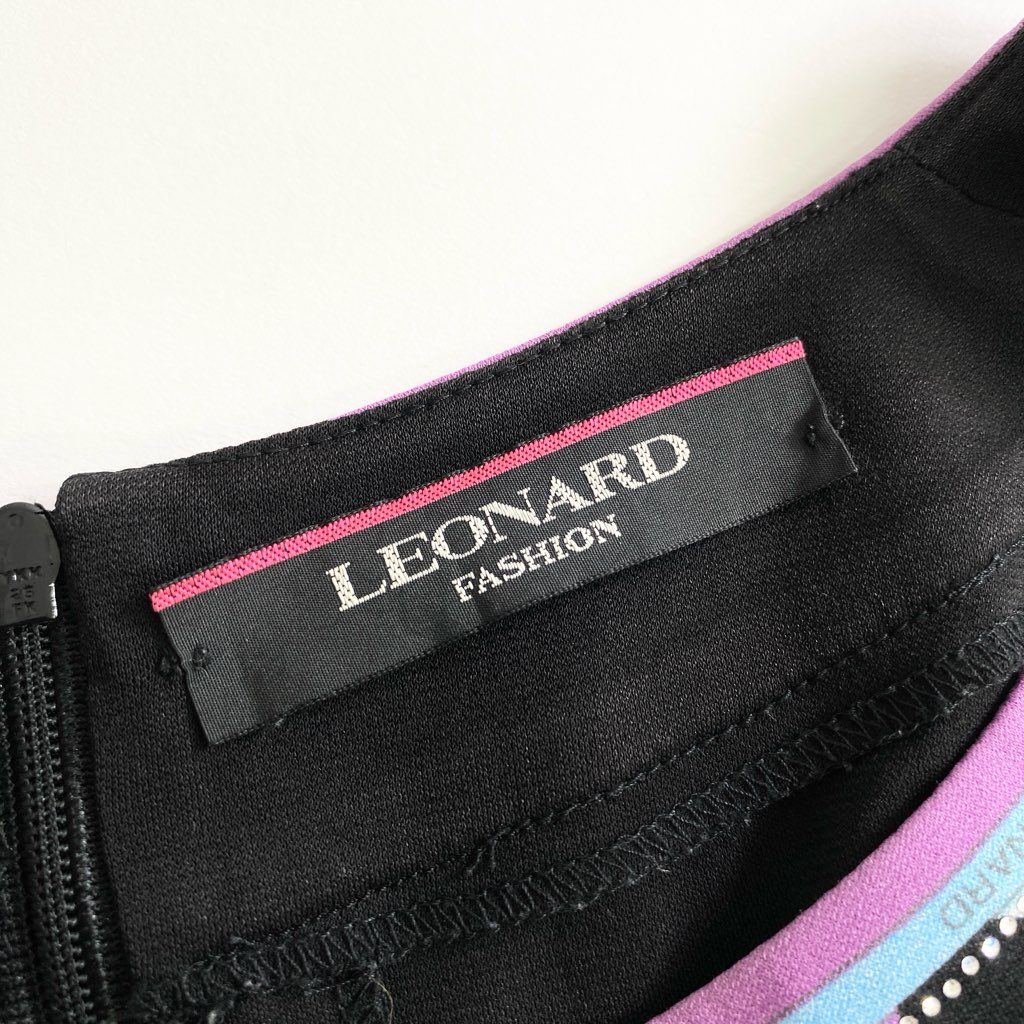 54d10 《美品》 LEONARD レオナール カンカン素材 半袖カットソー Tシャツ トップス ラインストーン装飾 花柄プリント切替 サイズ38 ブラック レディース 日本製