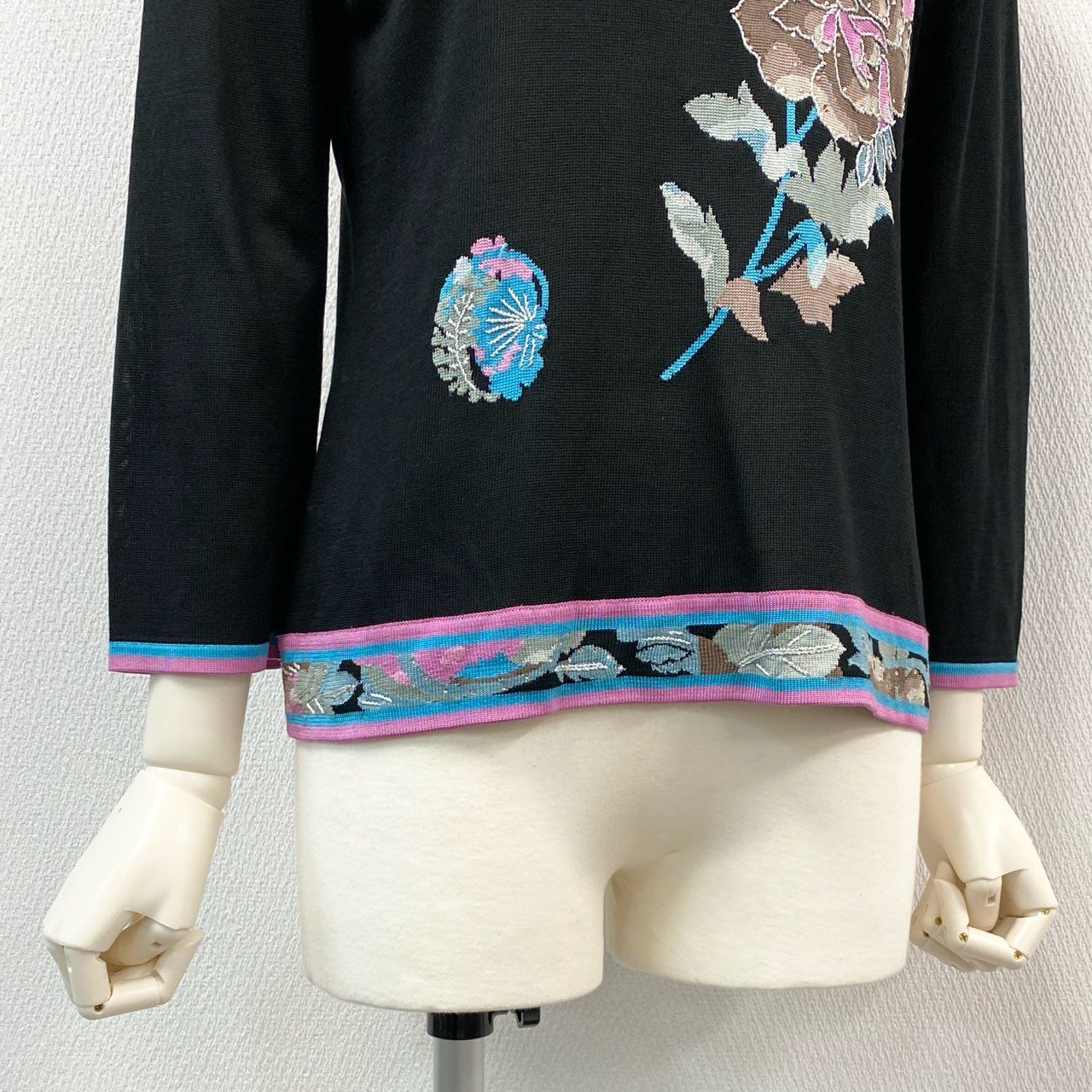 76i12 《美品》 LEONARD レオナール ハイゲージ ニット セーター トップス 花柄刺繍 ラインストーン 0387754 サイズ38 ブラック レディースu02t