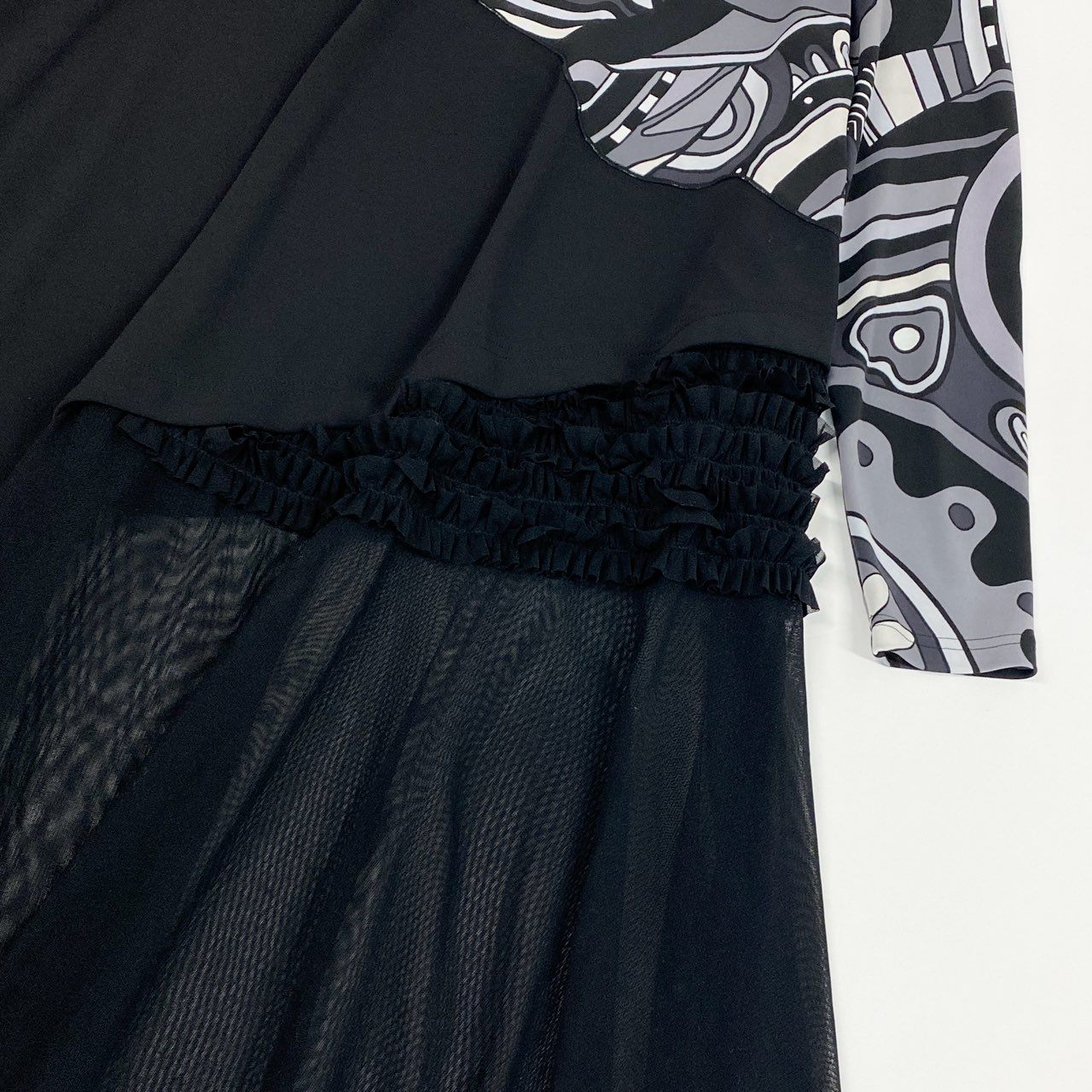 76k21 TOKUKO 1er VOL トクコプルミエヴォル ロングスリーブワンピース オーバーサイズ 裾切替 フリル モノトーン レディース 女性用 9 ブラック グレー ホワイトu02t