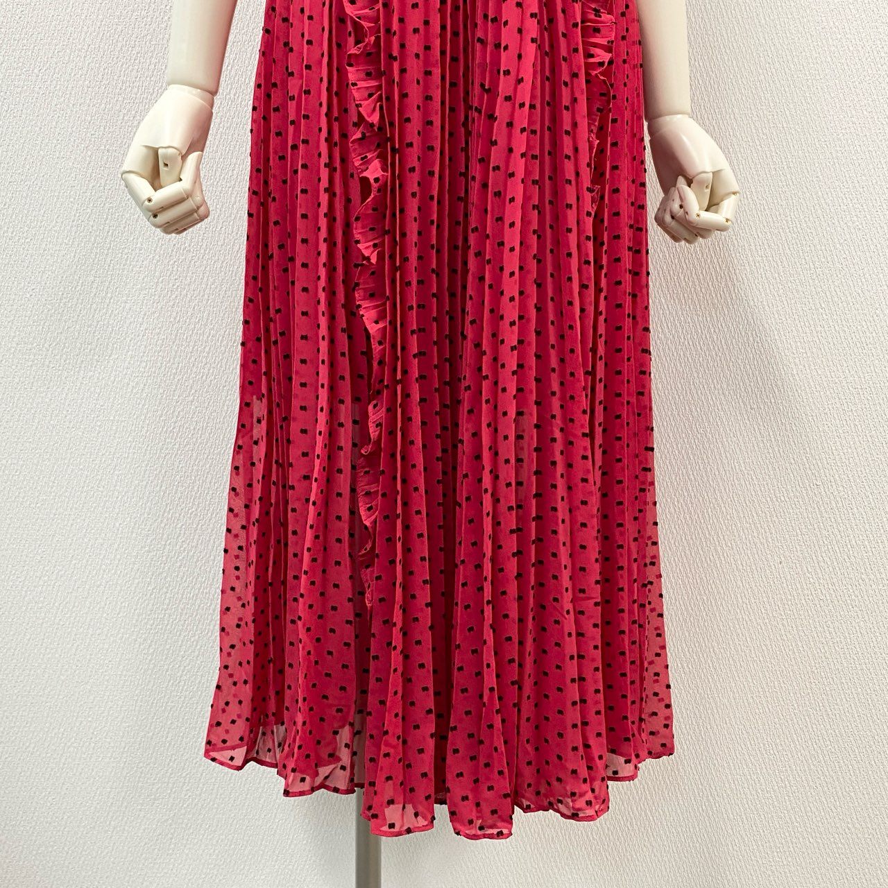 67j6 《未使用タグ付き》 self-portrait セルフポートレイト プリーツワンピース ドレスワンピース 総柄 フリル 肩だし◎ ロング丈 UK8 ピンク ブラックu02t