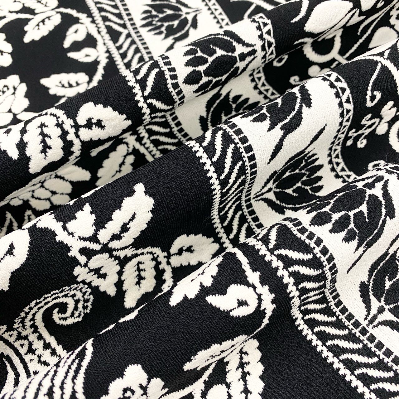 64a23 《美品》 ALEXANDER McQeen アレキサンダーマックイーン 半袖ワンピース ニットワンピース 花柄 立体フレア S ホワイト レディース 女性用u02t