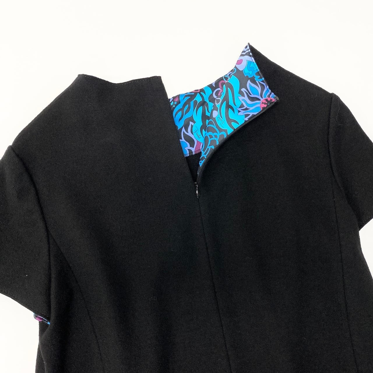 15c24 【新品保管品】EMILIO PUCCI エミリオプッチ ウールドレスワンピース 半袖ワンピース ウエストベルト イタリア製 46サイズ ブラック ウール100％ レディース 女性用u02t