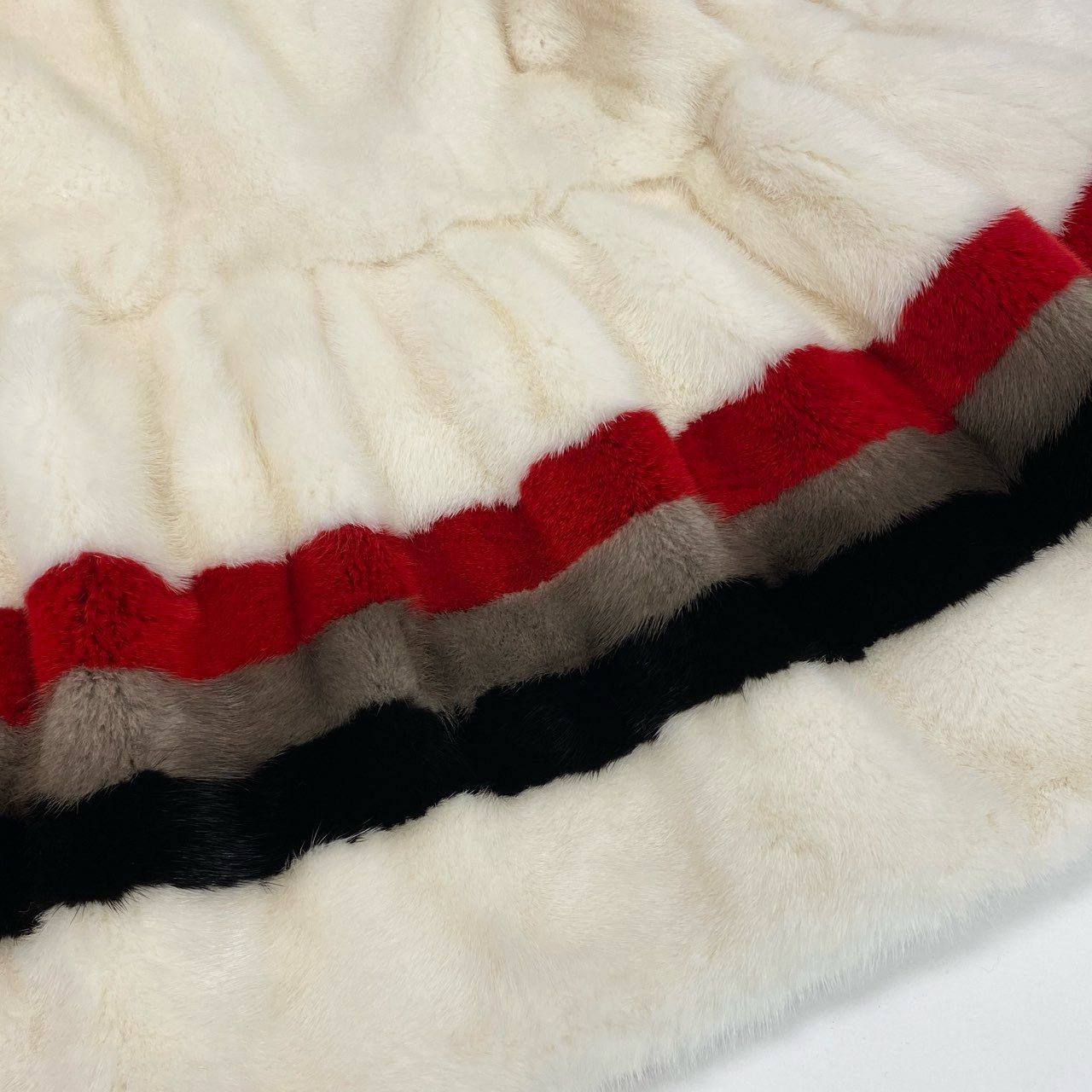 85k4 《希少》 Pellicce Moda ペリーチェモーダ パールミンク 染めデザイン ファーベスト ホワイト 最高級本毛皮 Aライン MINK FURt18r