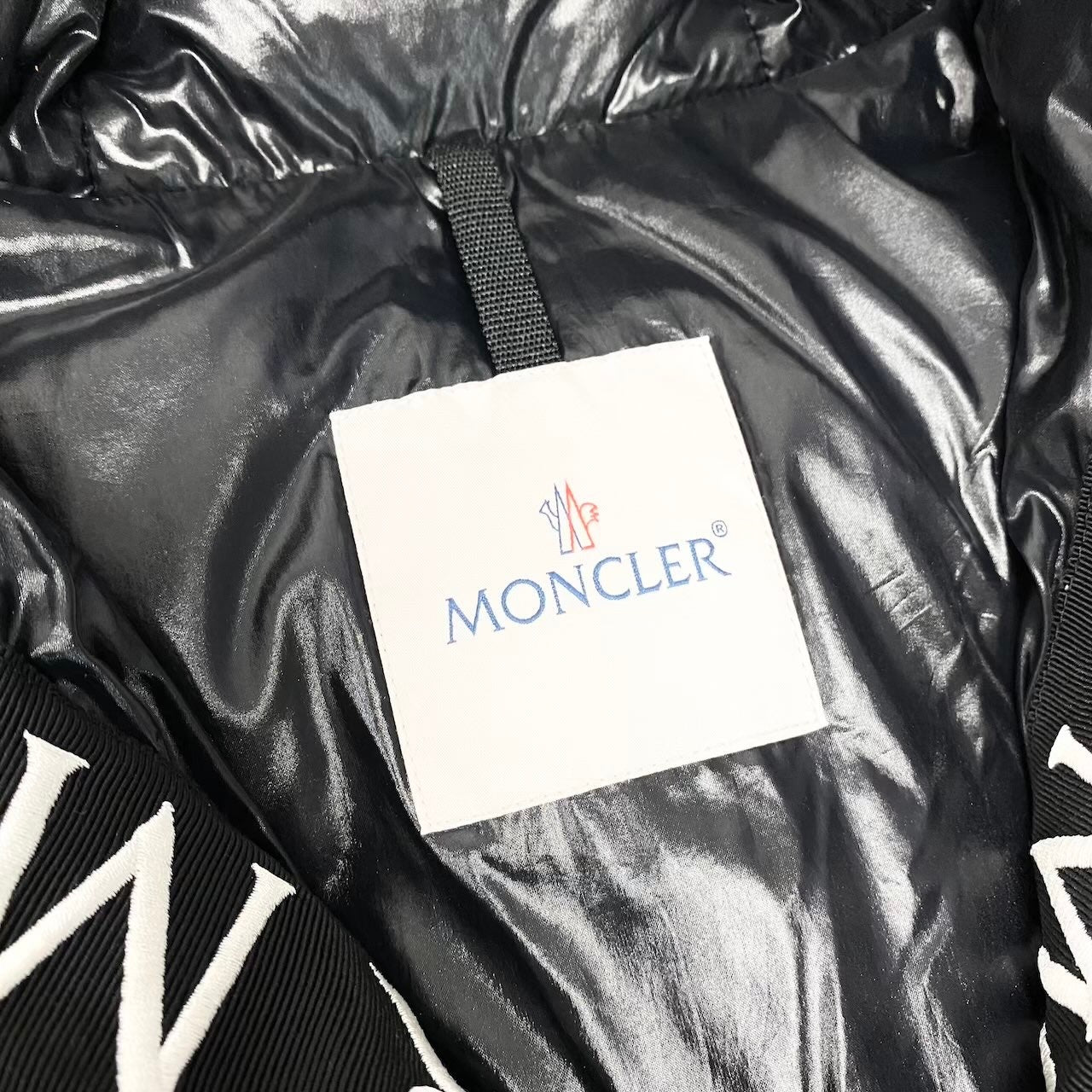 80e12 《美品》 MONCLER モンクレール MONTCLA モンクラ ダウンジャケット E20914194385 サイズ2 ブラック ガーメントケース付t18r