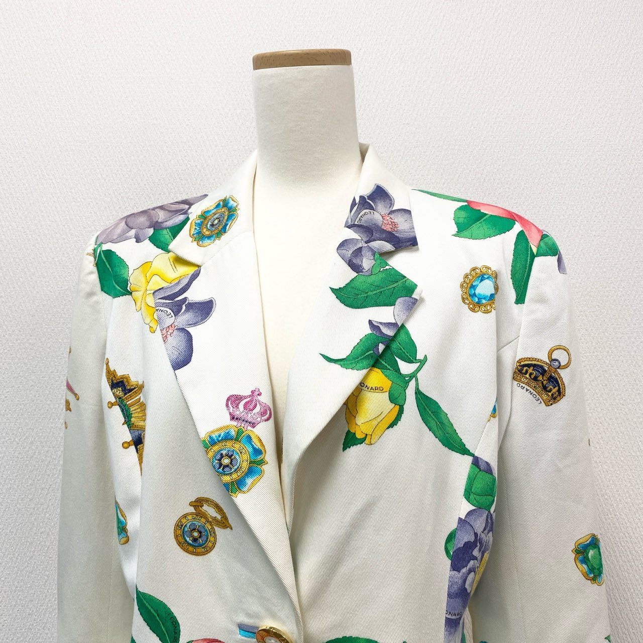 59k1 LEONARD FASHION レオナール ファッション 花柄プリント 金ボタン テーラードジャケット ブレザー 日本製 11AR Lサイズ相当 ホワイト コットン レディースo07t