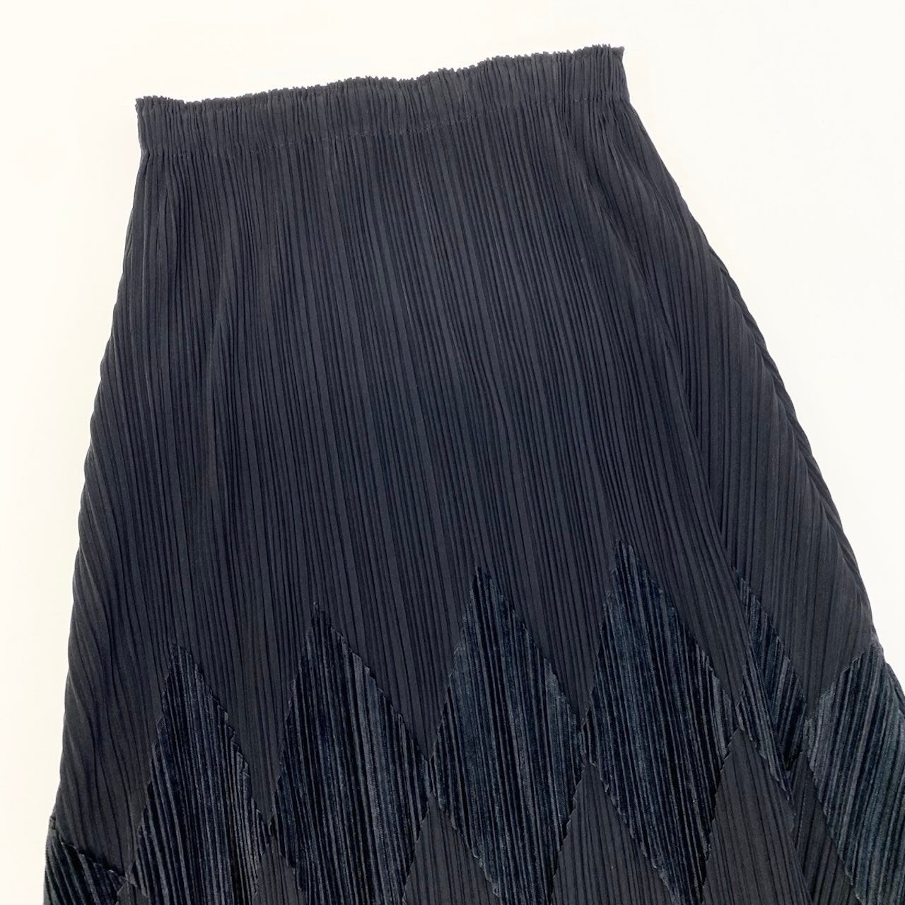 Af9 ISSEY MIYAKE FETE プリーツスカート ダイヤ柄 カットワーク 日本製 IF44FG752 1サイズ ブラック ポリエステル100％ レディース 女性用u02t
