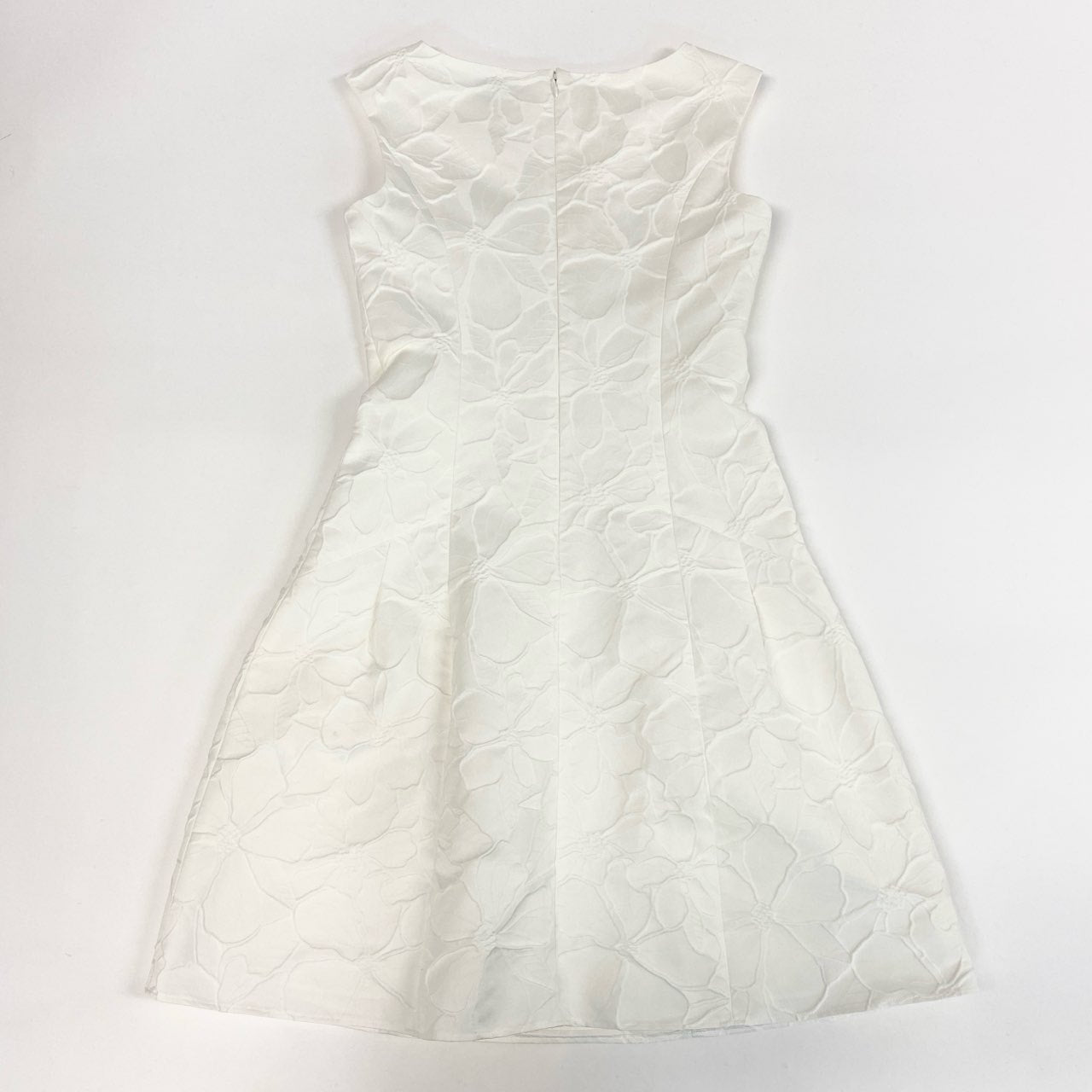 40k26 《美品》 TOCCA トッカ ノースリーブワンピース Aラインワンピース 花柄 立体 ストレッチ レディース 女性用 0 ホワイトo07t