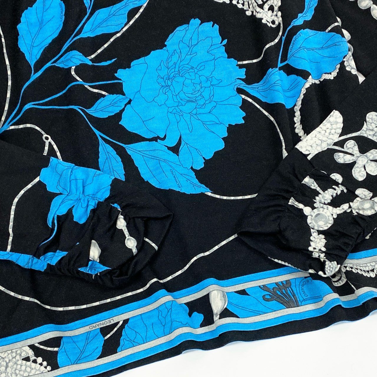 60d13 LEONARD FASHION レオナール ロングスリーブカットソー 美しい花柄プリント ハイネック トップス ウールシルク混 サイズ40 ブラック レディース 女性用u02t