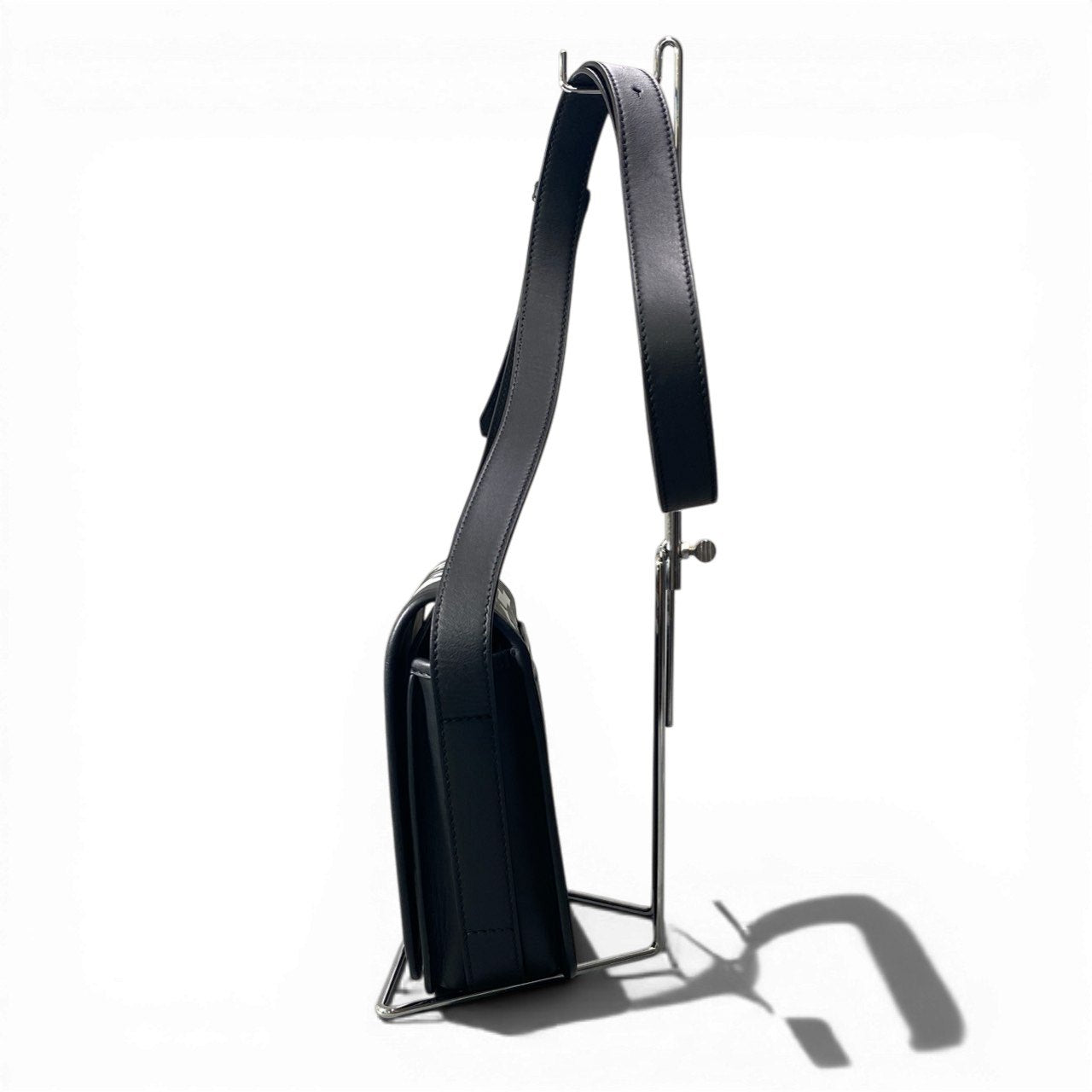 c23 BURBERRY バーバリー ユニバーサルパスポート レザーショルダーバッグ マグネット開閉  メンズ バッグk02i