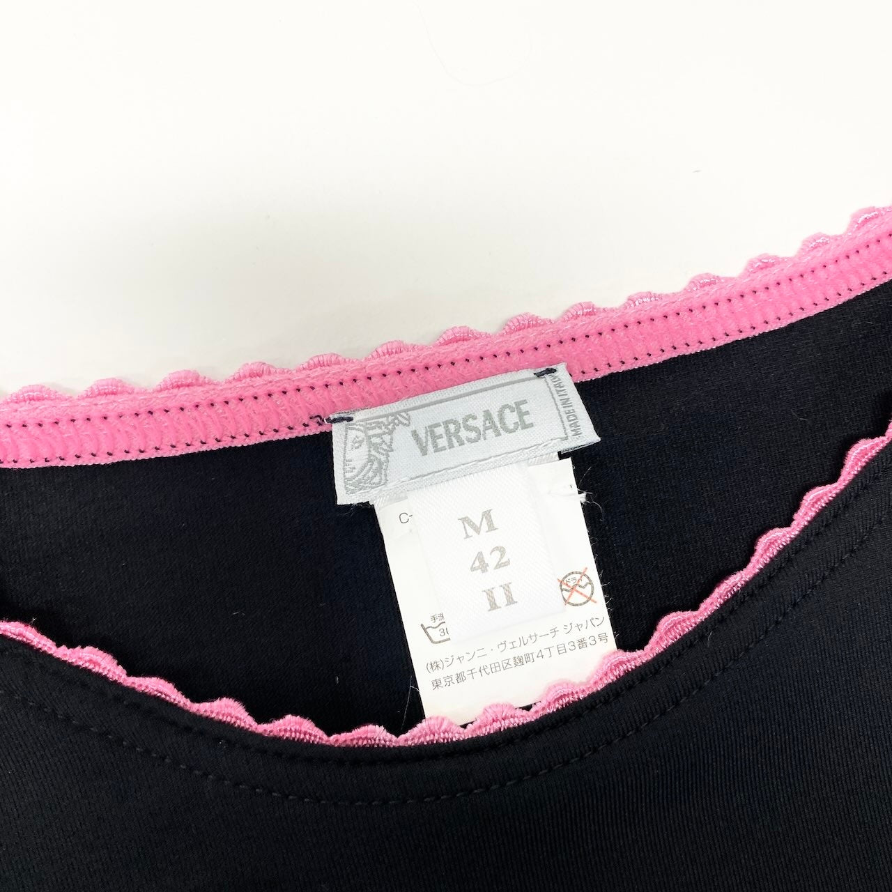 e10 VERSACE 半袖Tシャツ ゴシックロゴ ラインストーン レース Mサイズ ブラック ピンク レディース 女性用k02i