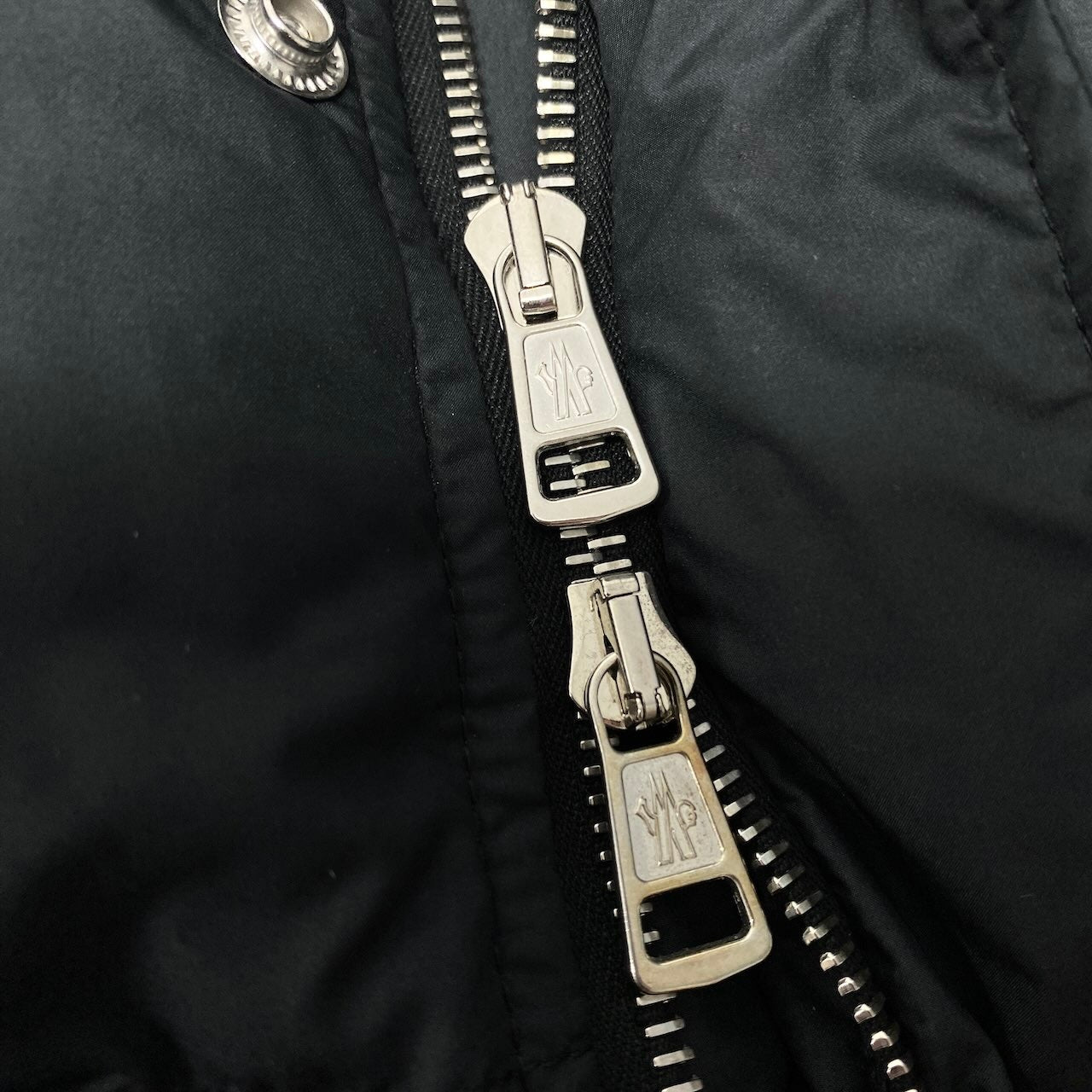 54d13 MONCLER モンクレール VENTOUX ベントゥー ダウンボンバージャケット スタジャン アウター H20911A0019154A81 1サイズ ネイビー ホワイト メンズ 男性用sn1