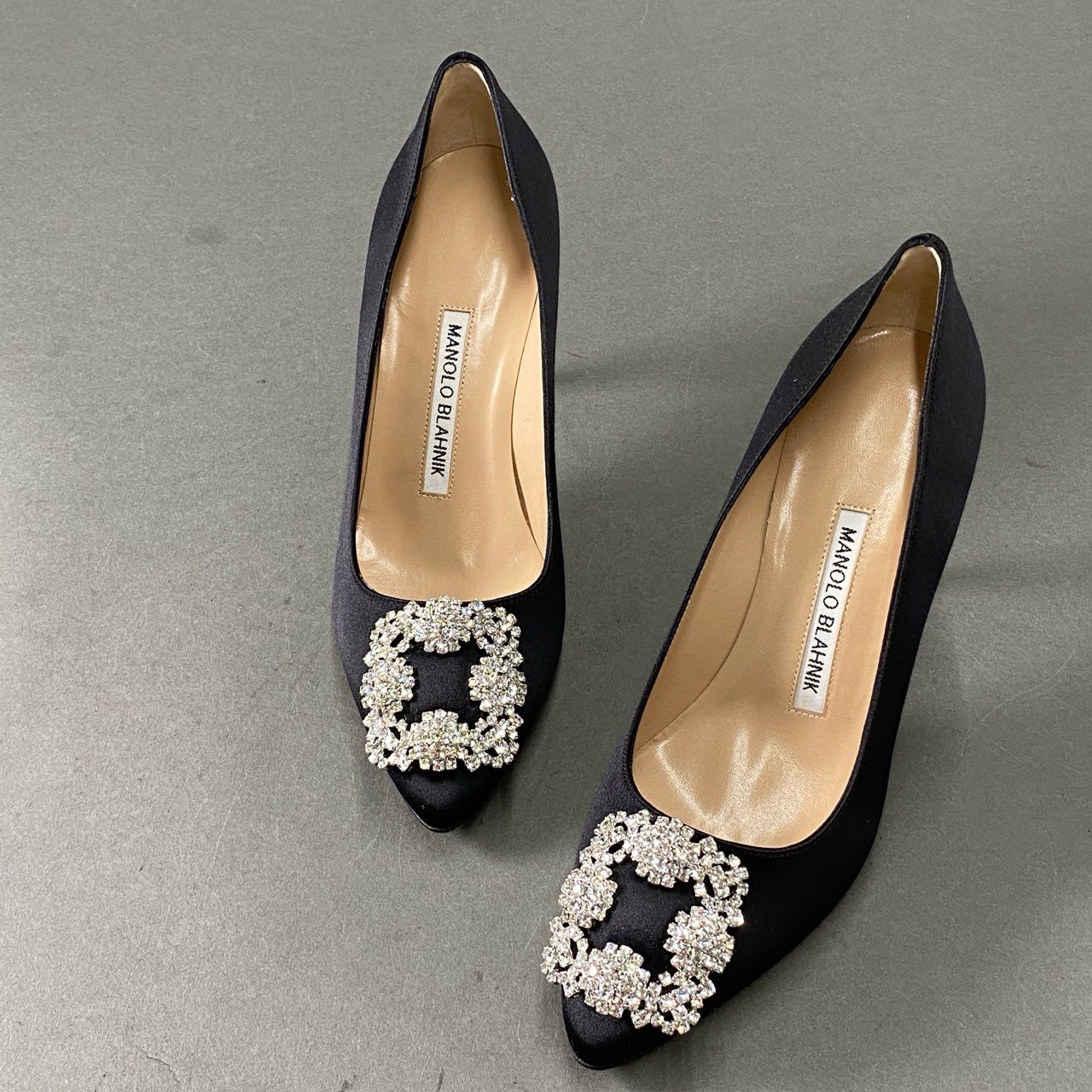 10f11 【新品】MANOLO BLAHNIK マノロブラニク HANGISI 90 CLC ハンギシ ヒールパンプス サイズ35 ブラック サテン レディース 女性用 靴 未使用品