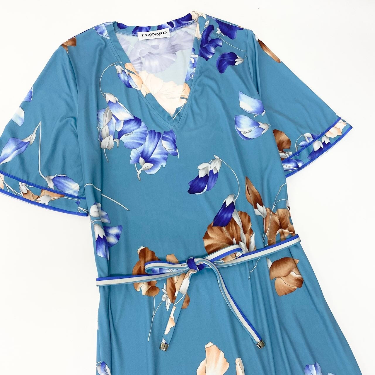 35d12 《美品》 LEONARD PARIS レオナール ショートスリーブワンピース ロングワンピース 美しい花柄プリント Vネック サイズ38 ブルー系 ナイロン100％ レディース 女性用u02t