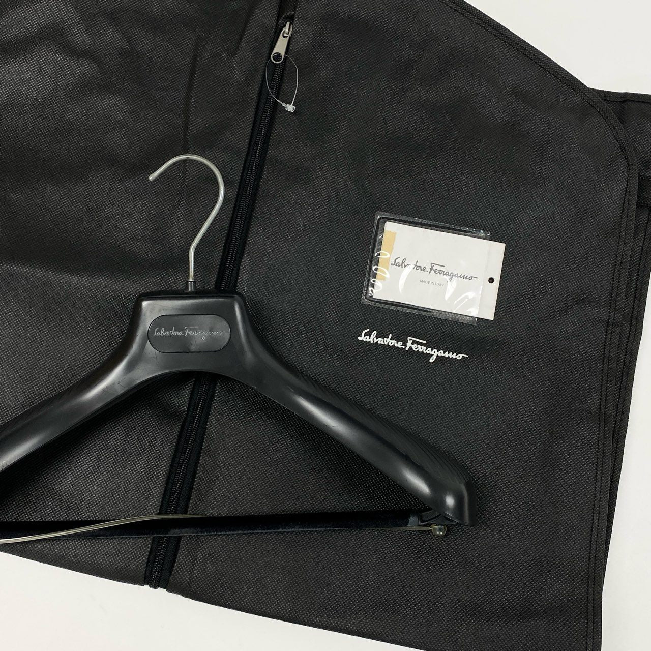 65b10【美品】Salvatore Ferragamo サルバトーレフェラガモ 紺ブレザー 金ボタン テーラードジャケット 48サイズ ネイビー メンズ 男性用k02i