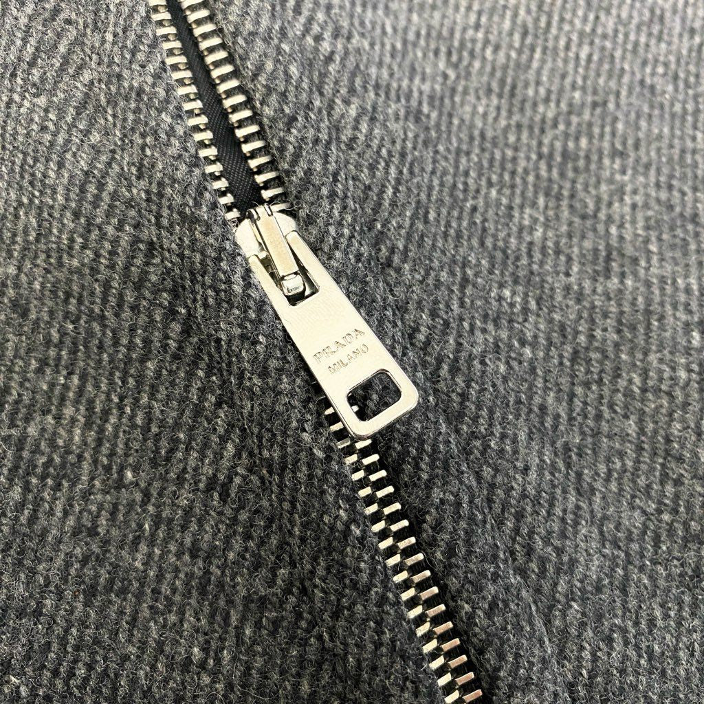 30a9 【美品】 PRADA プラダ ウールジップジャケット ロングジャケット 三角ロゴ トライアングルデザイン  レディース 女性用 38 グレーo07t