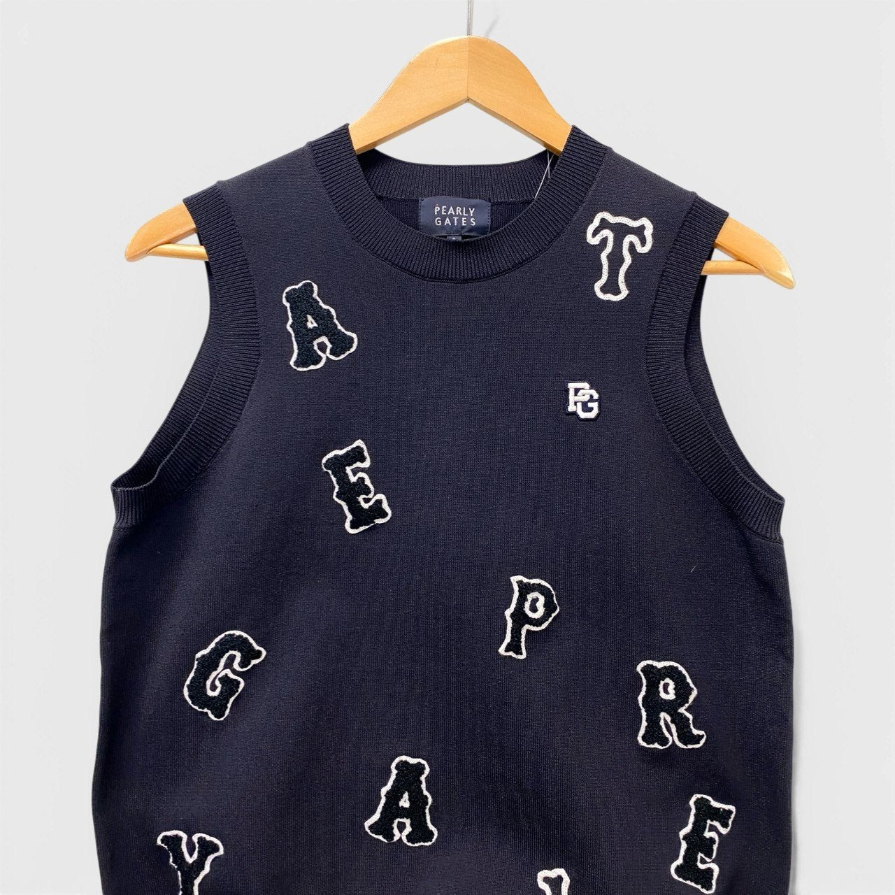75c13 《美品》 PEARLY GATES パーリーゲイツ 2025 ランダムロゴ ニットベスト トップス 0 ネイビー ゴルフウェアu02t