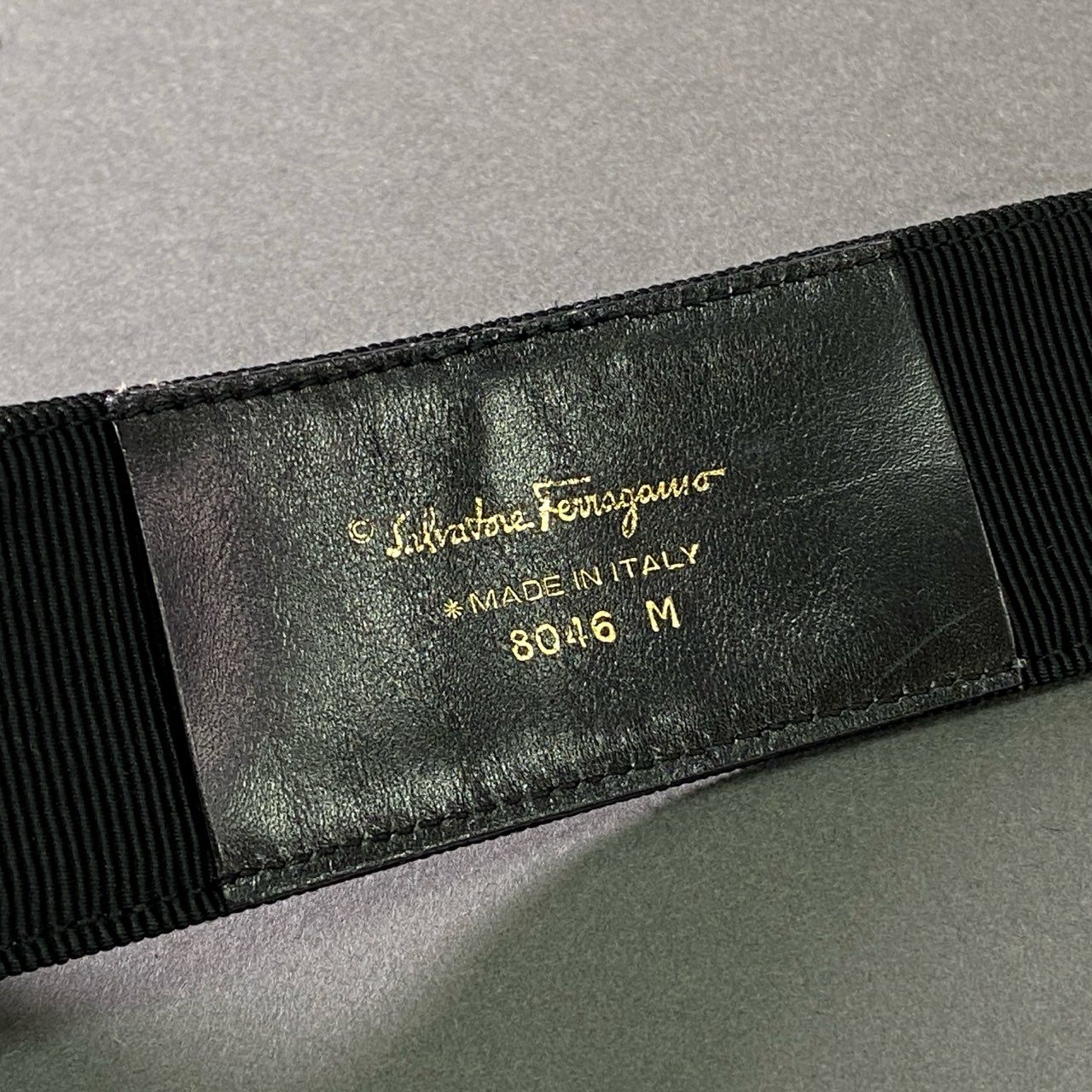 a17③ Salvatore Ferragamo サルヴァトーレ フェラガモ VARA ヴァラリボン サッシュベルト M ブラック ゴールド金具 イタリア製