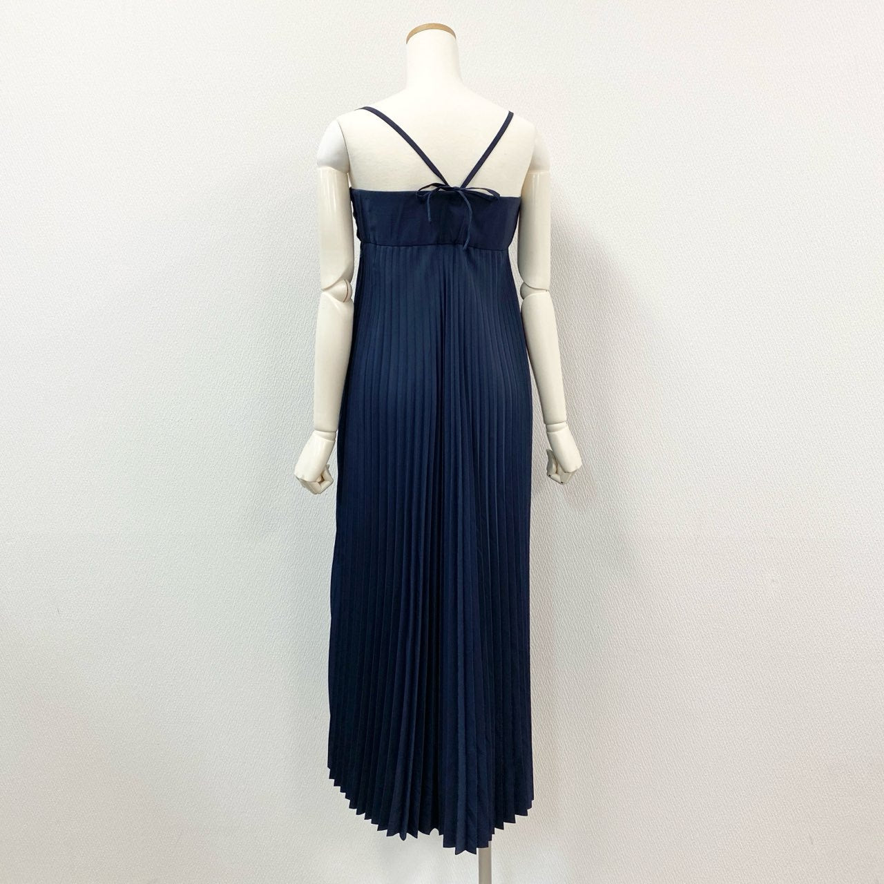 20j6 HYKE ハイク TAFFETA PLEATED MAXI DRESS プリーツ キャミワンピース ドレス 231-16171 045 1 ネイビー 日本製 レディースo07t