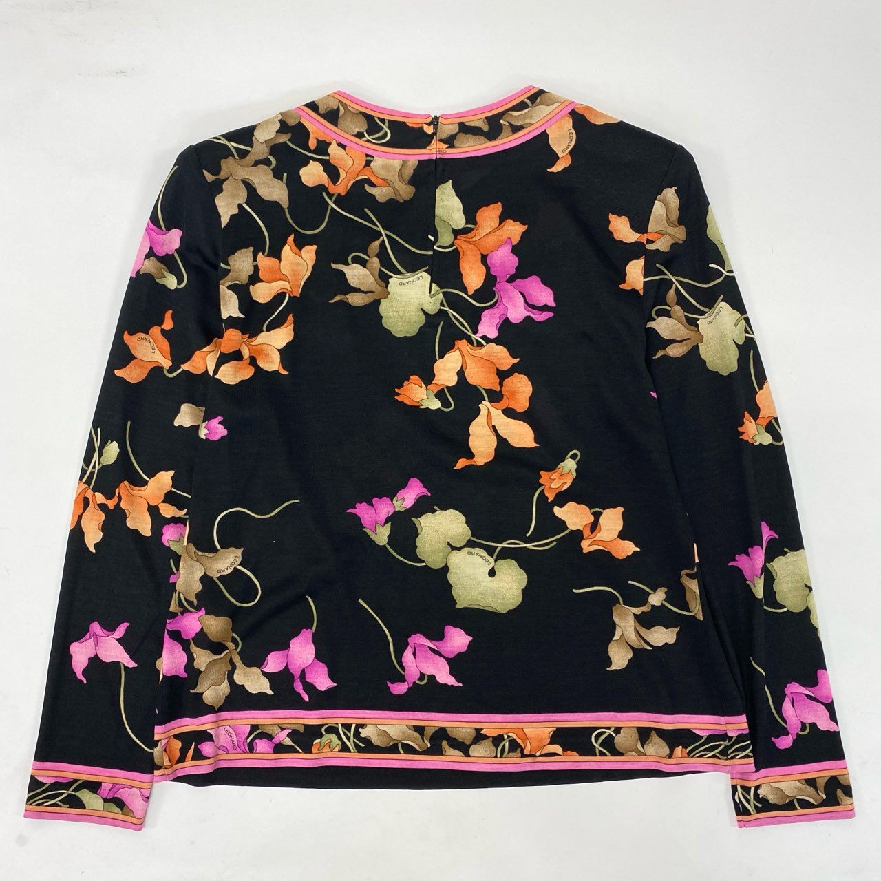 19k10 LEONARD レオナール 長袖カットソー クルーネック 花柄 トップス 0389144 Mサイズ ブラック レディースu02t