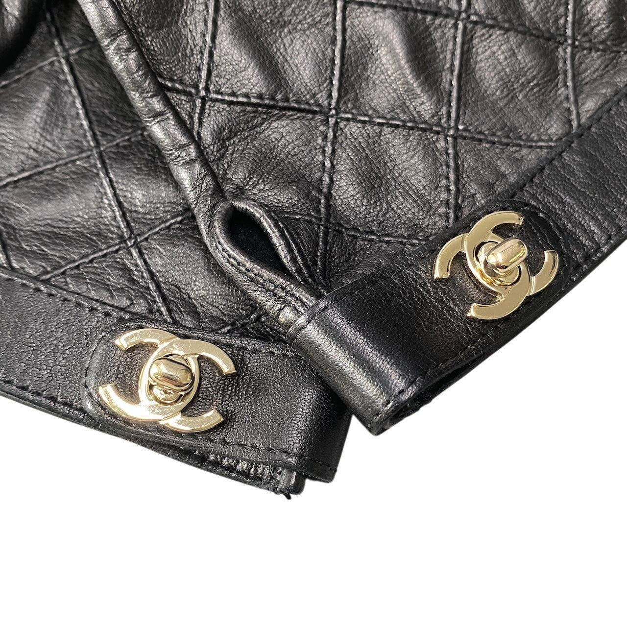 g1 CHANEL シャネル キルティングレザーグローブ 手袋 ターンロック式ココマーク レディース 女性用 8 ブラック ラムスキン100％u02t