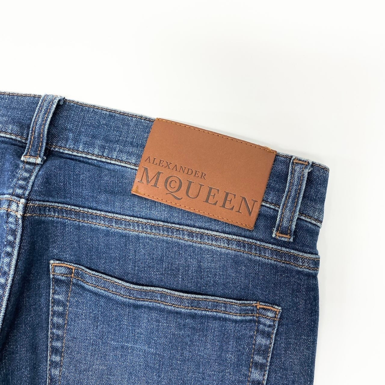 20d30 ALEXANDER MCQUEEN アレキサンダーマックイーン デニムパンツ テーパードデニム ボタンフライ ドクロボタン サイズ46 インディゴブルー メンズ 紳士服u02t