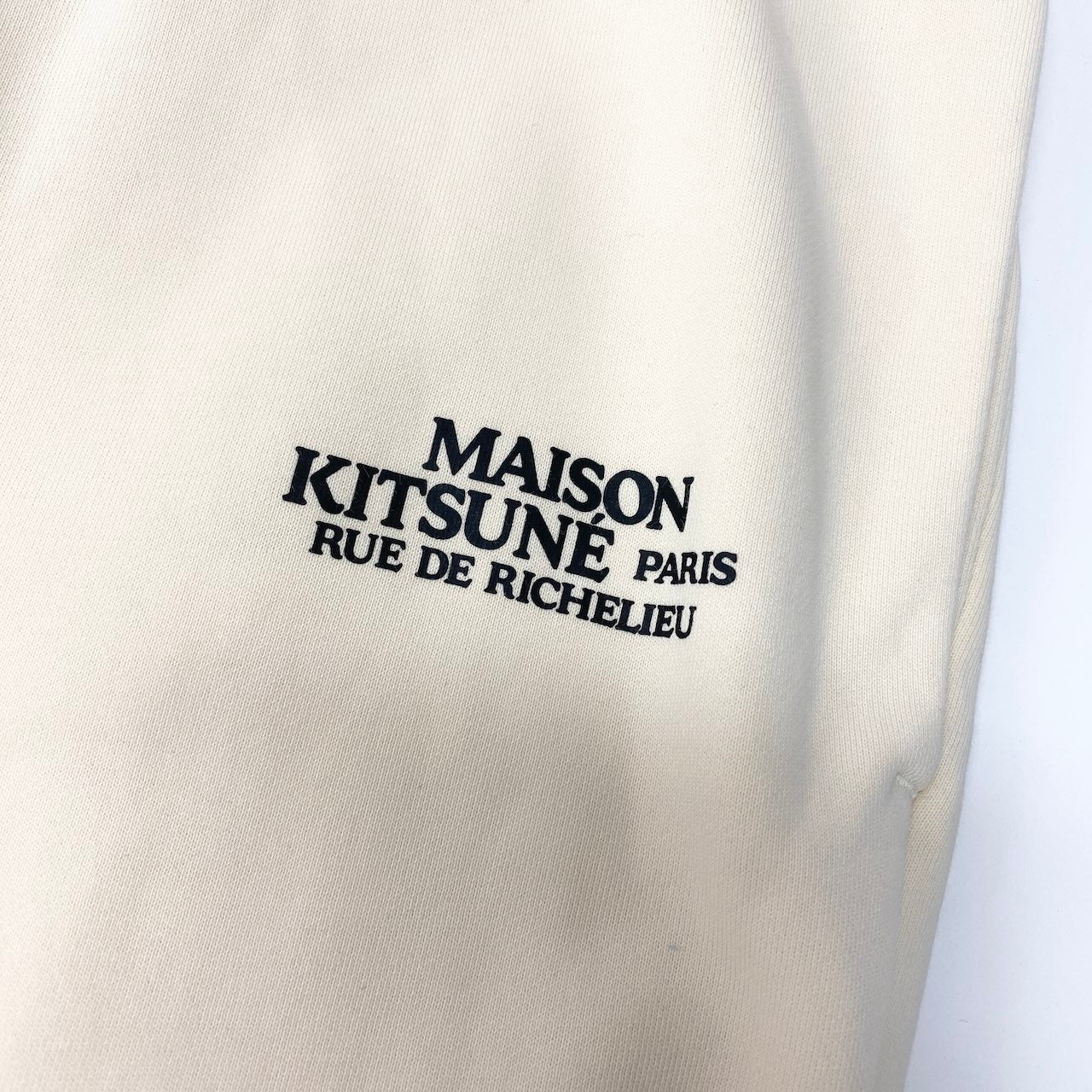 63c30 【新品保管品】MAISON KITSUNE メゾンキツネ コットンジョグパンツ スウェットパンツ ロゴプリント ボトムス 裏起毛 IM01304KM0022 XLサイズ アイボリー コットン100％ メンズ 男性用o07t