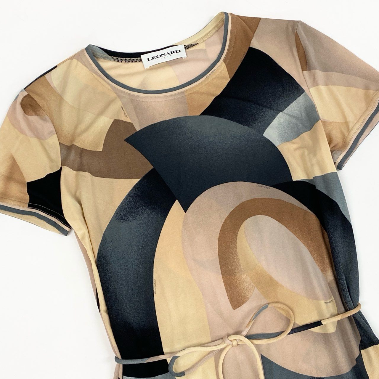 2k19《美品》 LEONARD レオナール インポートライン シルクワンピース 半袖ワンピース 総柄 ウエストリボン レディース 女性用 40 マルチカラー シルク100％u02t