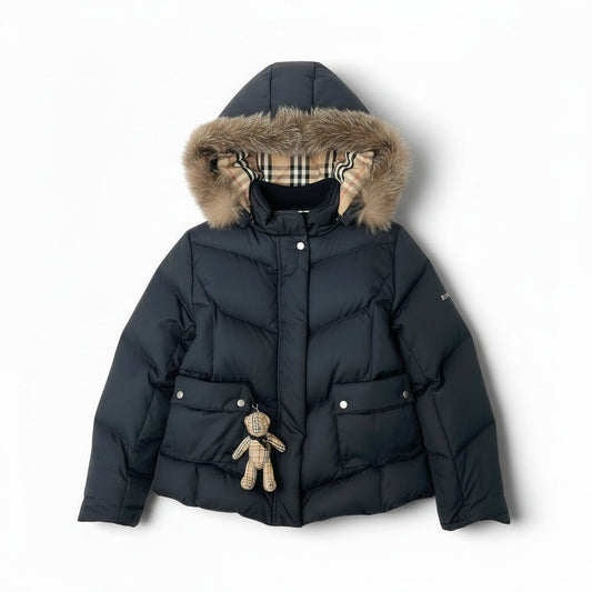 23e7 BURBERRY LONDON バーバリーロンドン ダウンジャケット ジャンパー ノバチェック ブルーフォックス ベアチャーム付 サイズ130A ブラック キッズ 子ども服u02t