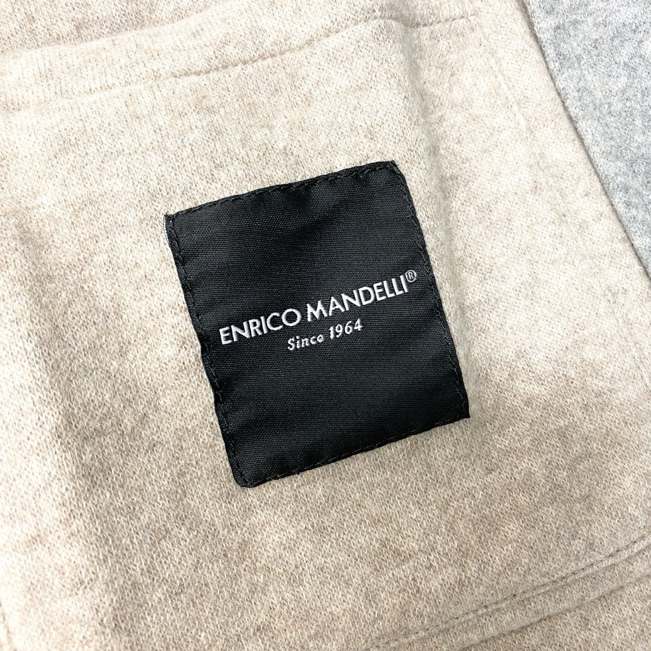 36c10【美品】ENRICO MANDELLI エンリコマンデッリ カシミヤテーラードジャケット ブレザー アウター 50サイズ グレー メンズ 男性用o07t