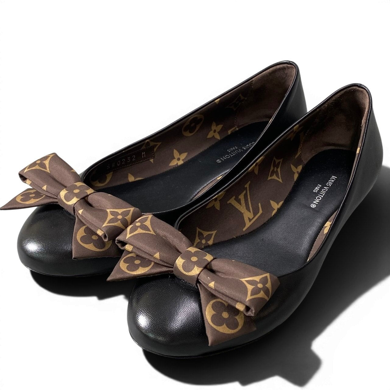 e8 《極美品》 LOUIS VUITTON ルイヴィトン モノグラム リボン フラットシューズ Monogram Ribbon Flat Shoes サイズ36 ブラック レザー 箱付t18r