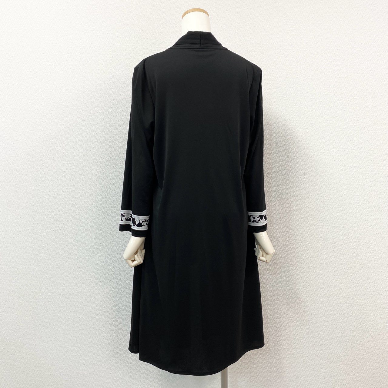 32i9 LEONARD レオナール 長袖カーディガン ストレッチ◎ ロング丈 ラインストーン 花柄 レディース 女性用 0191260 42 ブラックu02t