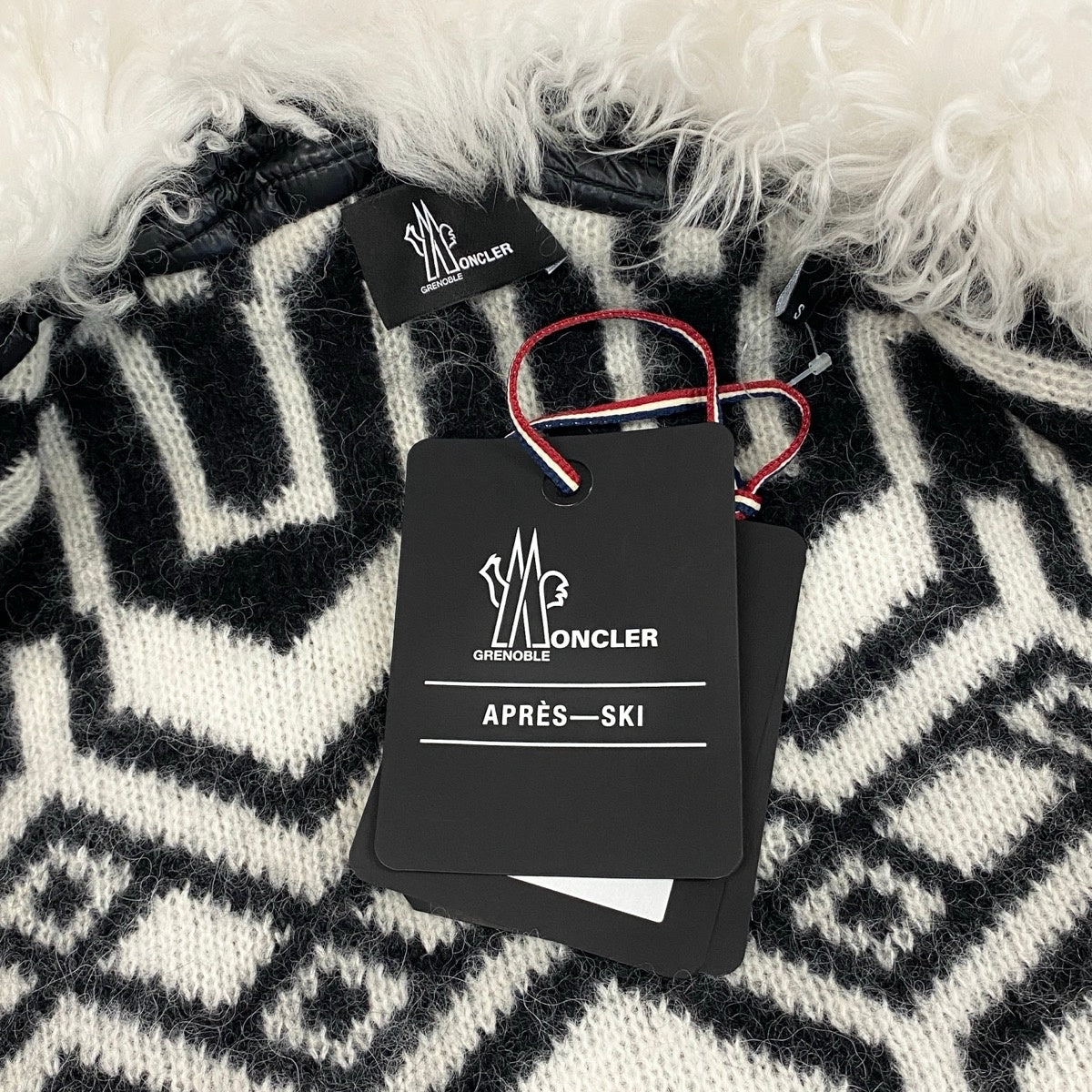 Ii4 【未使用タグ付】 MONCLER モンクレール 2022AW GRENOBLE APRES-SKI カーディガン ニットジャケット H20989B00002 M2085 サイズS ブラック ホワイト レディースk02i