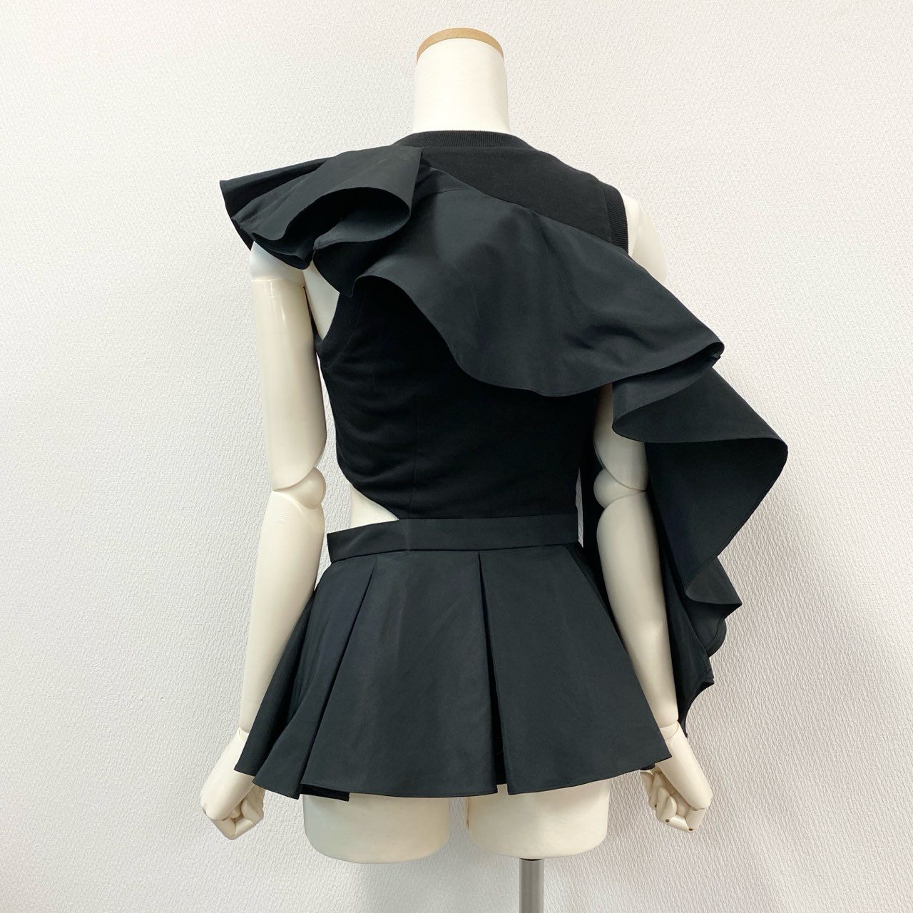 Ah29 Alexander McQUEEN アレキサンダーマックイーン 変形トップス フリルトップス ペプラム ラッフル装飾 ラウンドネック Fサイズ ブラック レディース 女性用k02i