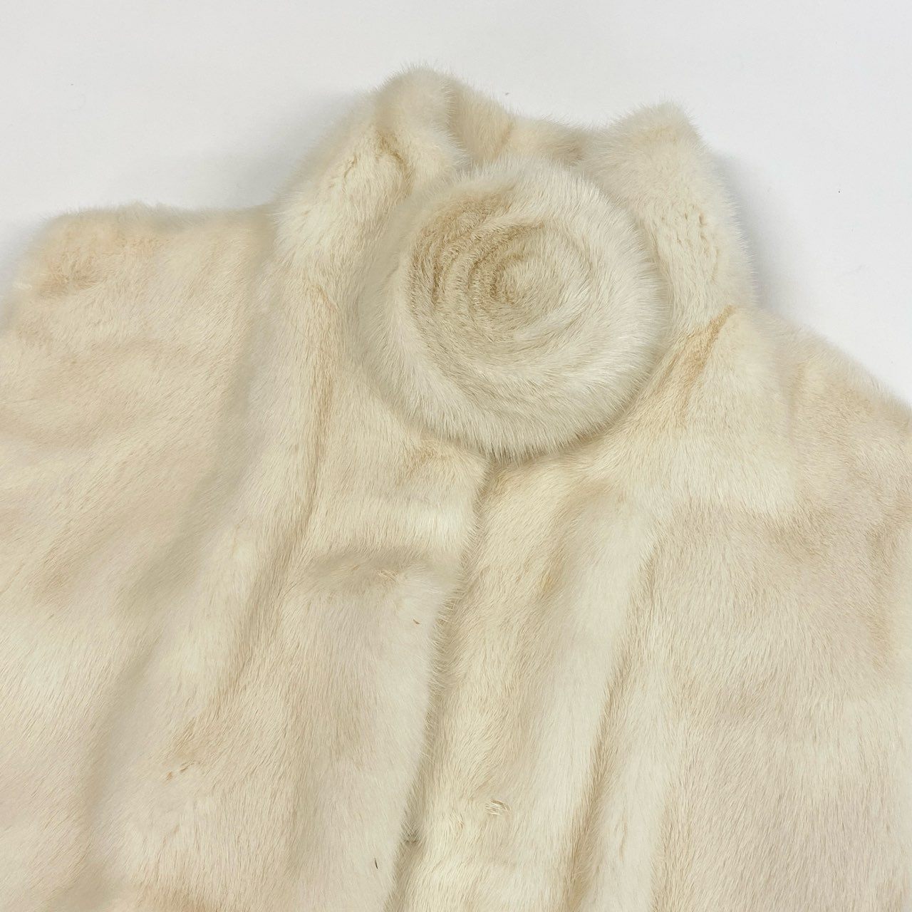 35k2《希少》 Pellicce Moda ペリーチェモーダ パールミンク  ベスト 薔薇コサージュ付き ホワイト 最高級本毛皮 PEARL MINK FUR ポケット有t18r