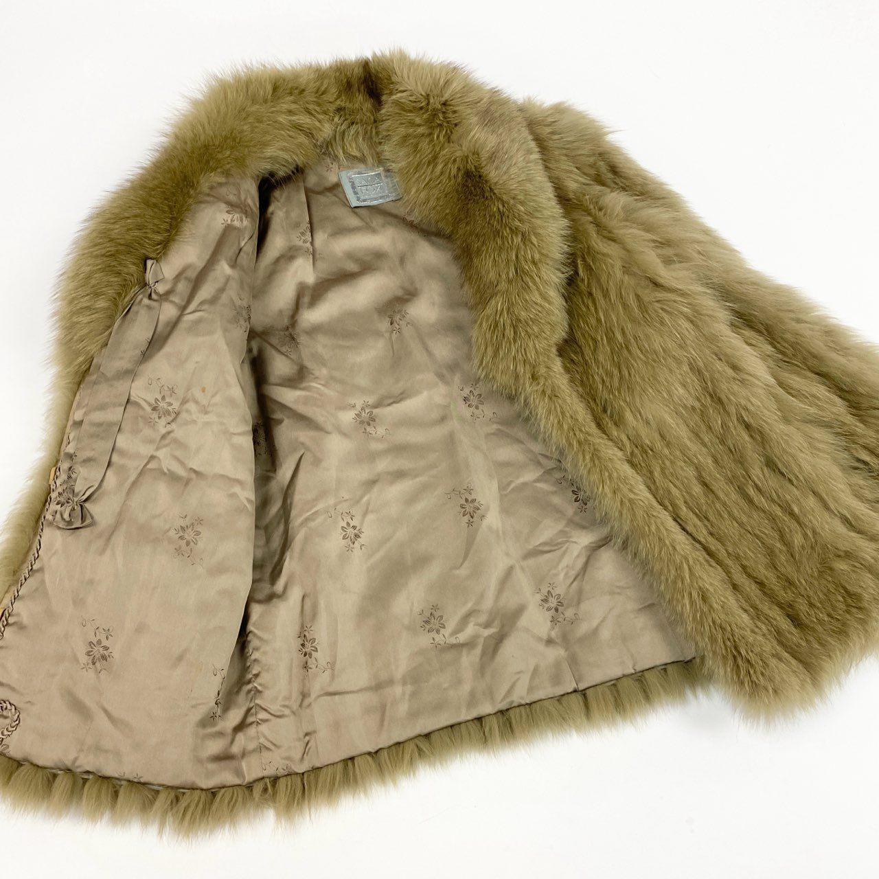 25L5 SAGA FOX サガフォックス 銀サガ フォックスファー コート サイズF ベージュ 最高級本毛皮 FUR COAT 裏地刺繍t18r