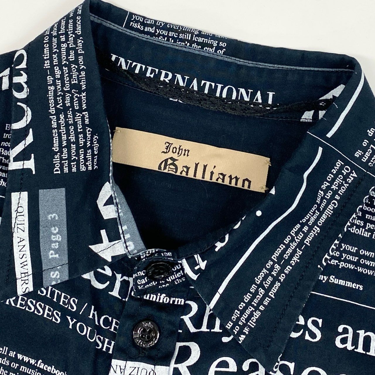 Ab10【美品】John Galliano ジョンガリアーノ ヴィンテージ ロングスリーブボタンダウンシャツ  ニュースペーパー柄 12サイズ ブラック ホワイト メンズ 男性用k02i