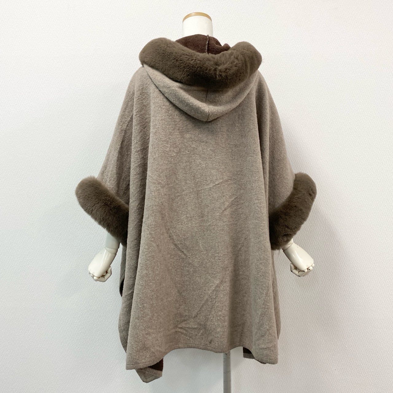 29g28 GIANFRANCO FERRE ジャンフランコフェレ ポンチョ ケープコート アウター サイズ46 アイボリー ブラウン レディース 女性用 イタリア製