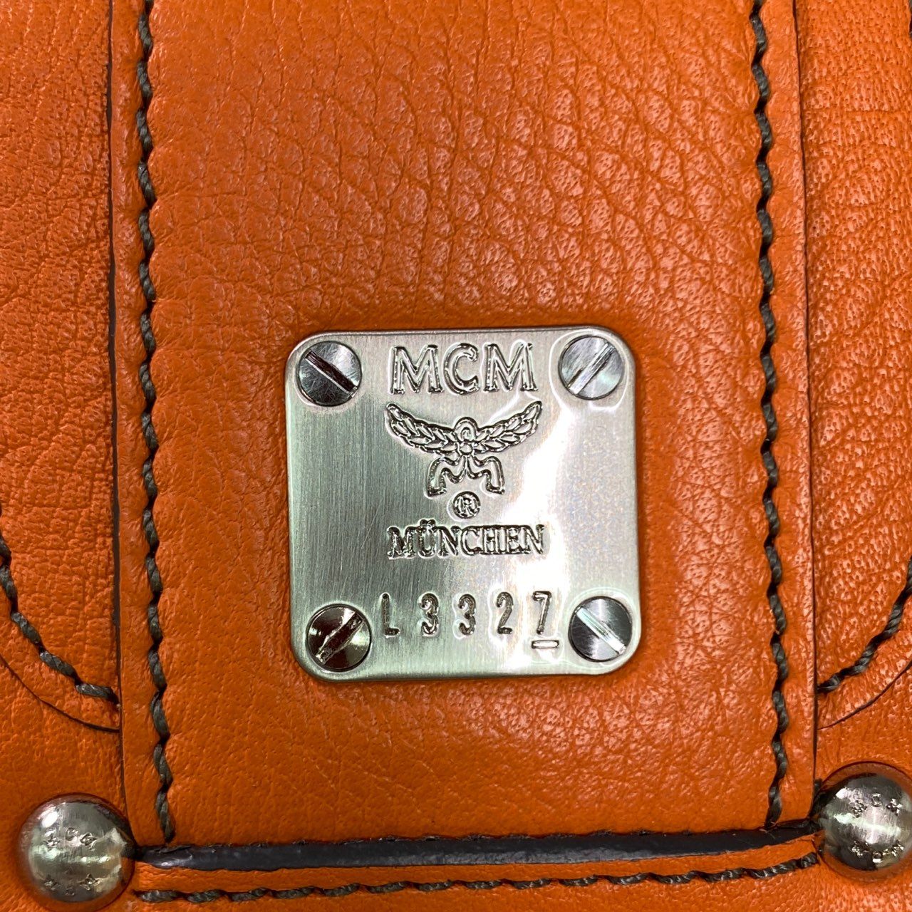 a20 《未使用品》 MCM エムシーエム タッセルチャーム レザーロングウォレット オレンジ Leather 長財布 大容量◎ 箱付き