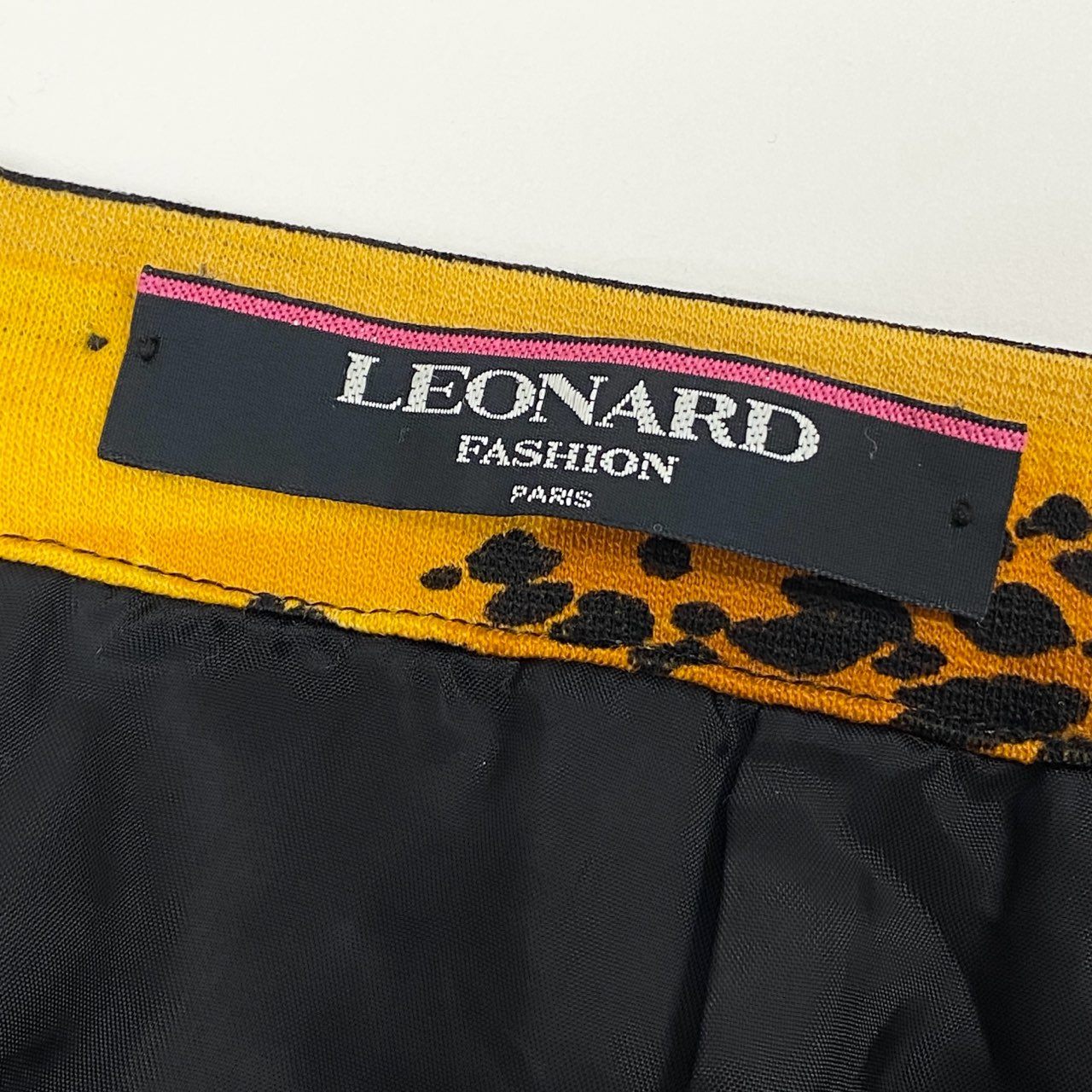 3k19 LEONARD FASHION レオナール タイトスカート ひざ丈スカート 総柄プリント レディース 女性用 63－90 ブラック イエロー ウール100％u02t