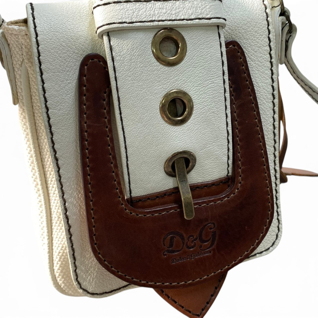 i7 Dolce＆Gabbana ドルチェアンドガッバーナ レザーバックル ショルダーポーチ Vintage Leather Buckle Shoulder Poach D＆G ホワイト レザーチャーム付t18r