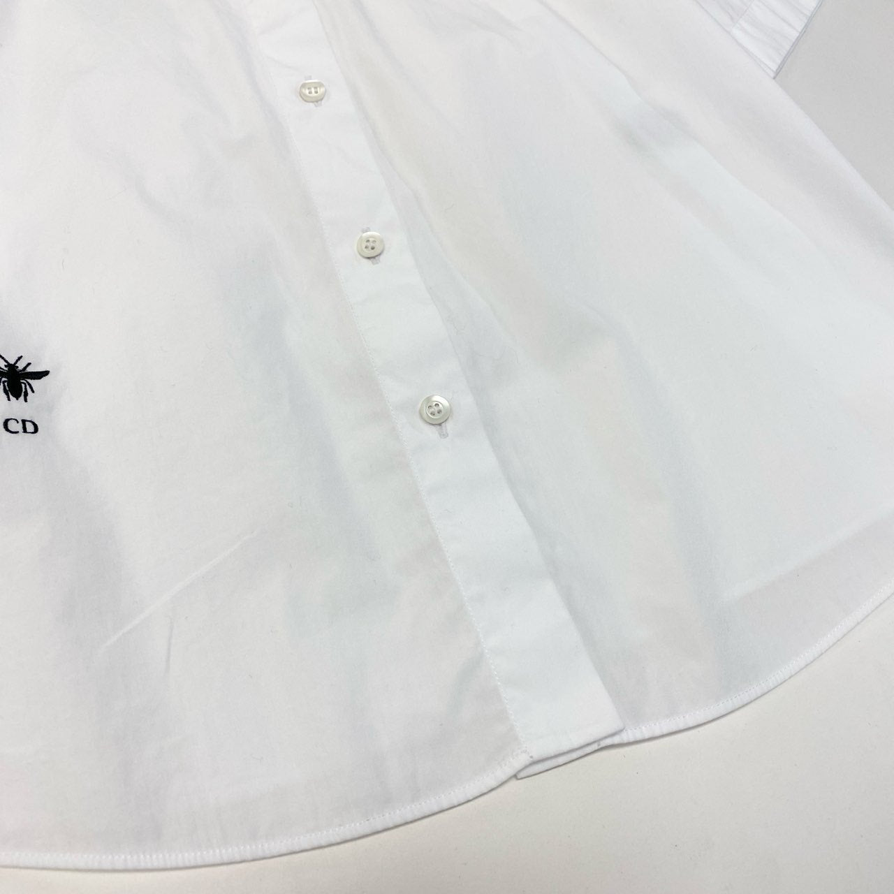 2a29 Christian Dior クリスチャンディオール Beeロゴ刺繍 フレア 半袖シャツ ショートスリーブ イタリア製 111B61A3356 38 ホワイト コットン レディースo07t