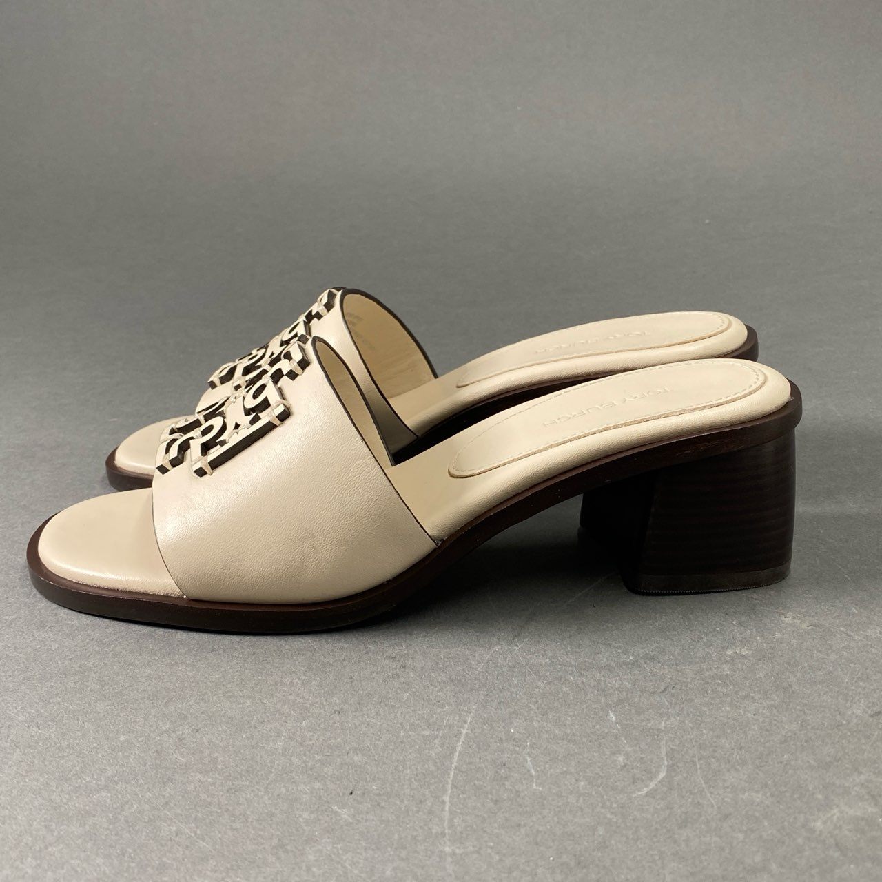 3e12 【極美品】 定価￥72,500 TORY BURCH トリーバーチ INES アイネス ヒールサンダル 5 1/2M ホワイト レザー シューズ T-LOGO SANDAL