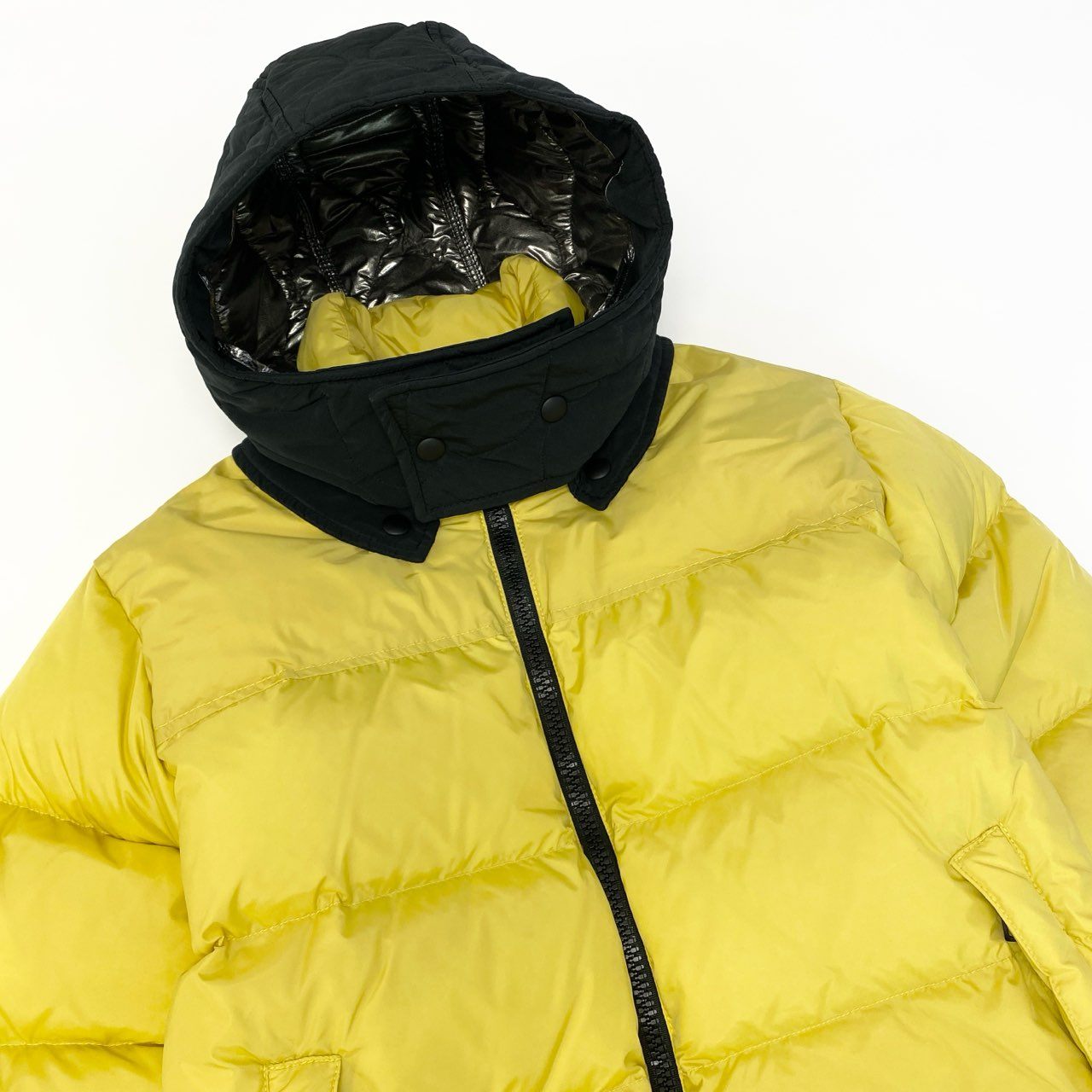 58c5【未使用タグ付き】定価13.5万円 N°21 ヌメロヴェントゥーノ ロゴ入りバックリボン ダウンジャケット サイズXS イエロー系 メンズ アウターk02i