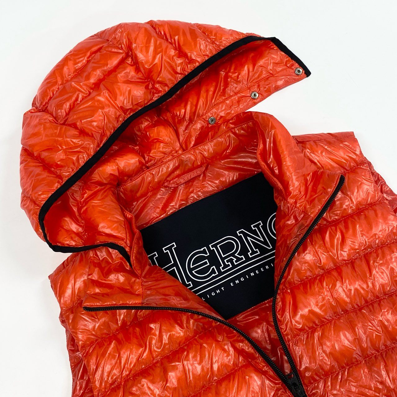 41j29 HERNO ヘルノ ライトダウンベスト ダウンジャケット アウター フード着脱可 17478-16333-3 48サイズ オレンジ メンズu02t