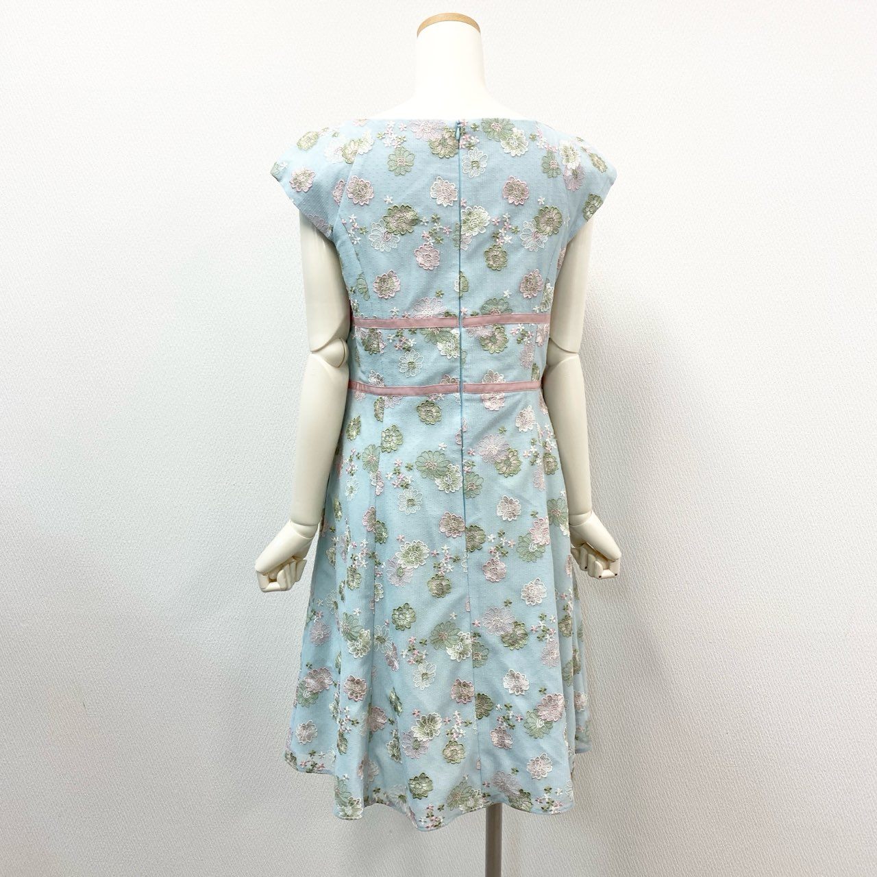 45j10 TOCCA トッカ フラワー刺繍 フレアワンピース フレンチスリーブワンピース 花柄 レース レディース 女性用 6 ライトブルーu02t