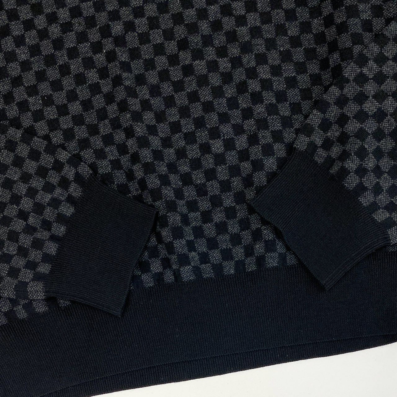 46j3 LOUIS VUITTON ルイヴィトン ダミエ Vネック プルオーバー ニット セーター イタリア製 チェック柄 MRKN11M22 XSサイズ ブラック グレー ウール メンズo07t